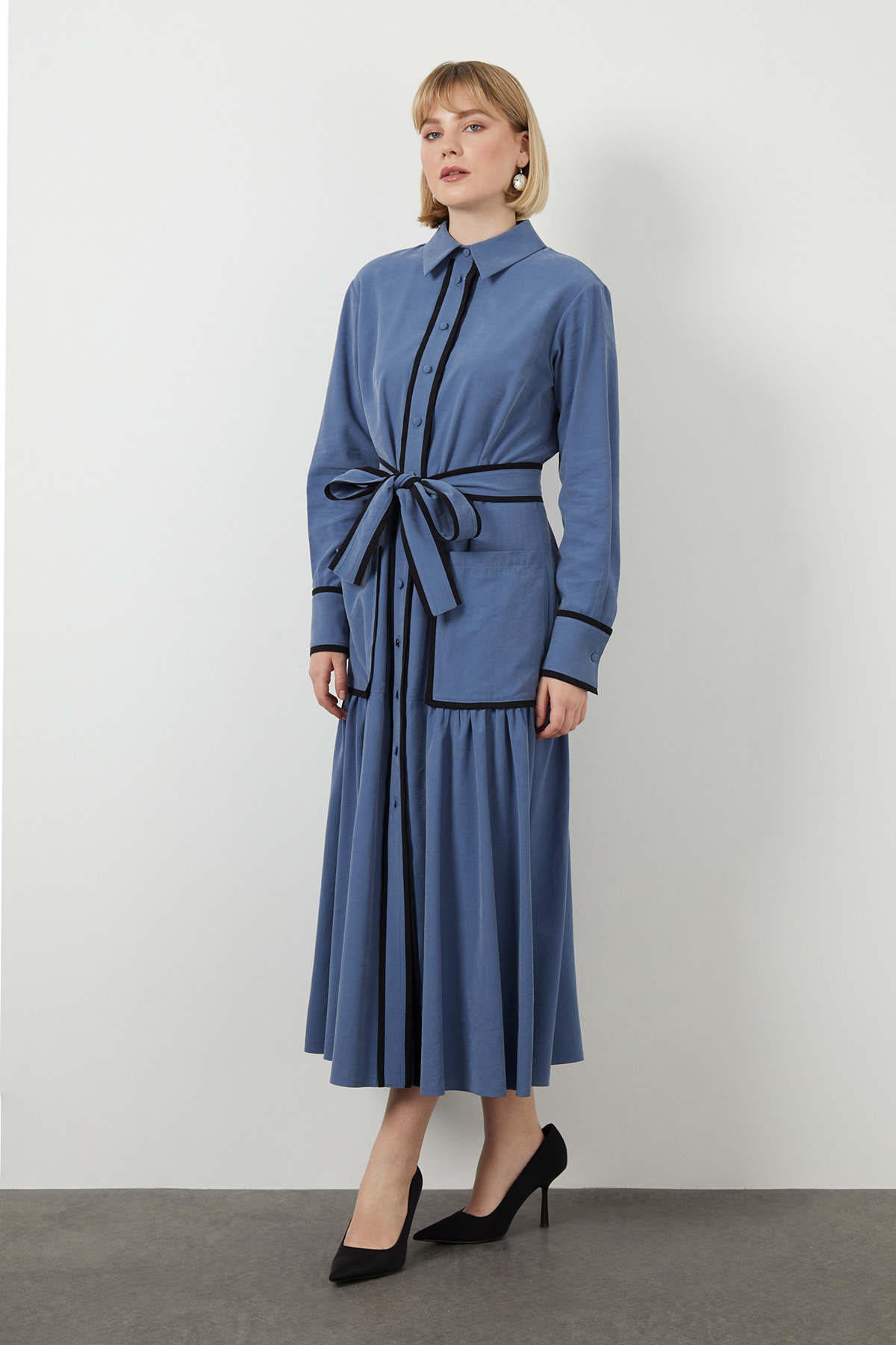 Kuşak Detaylı Gömlek Midi Elbise