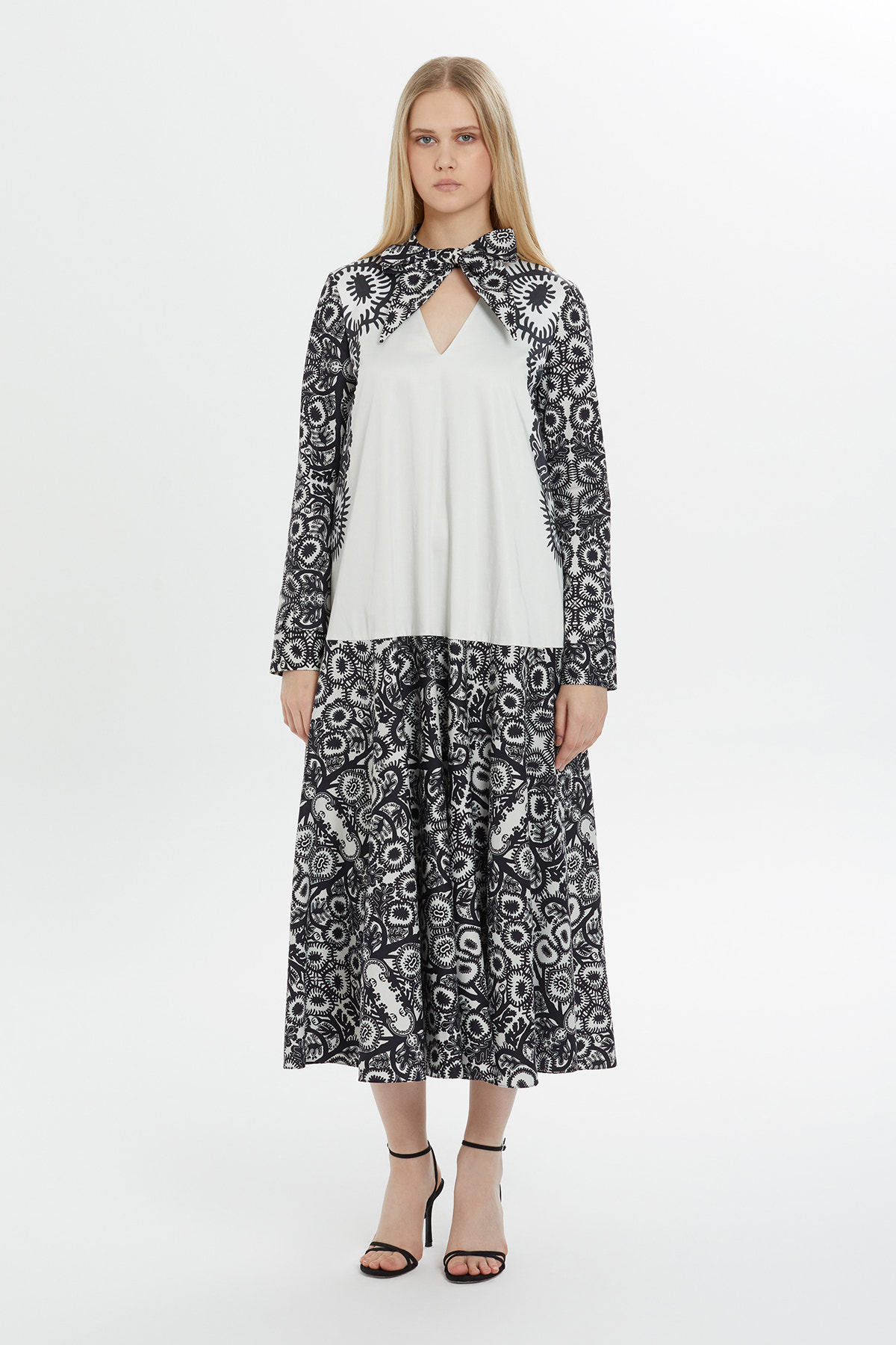 Desenli Fular Detaylı Midi Elbise