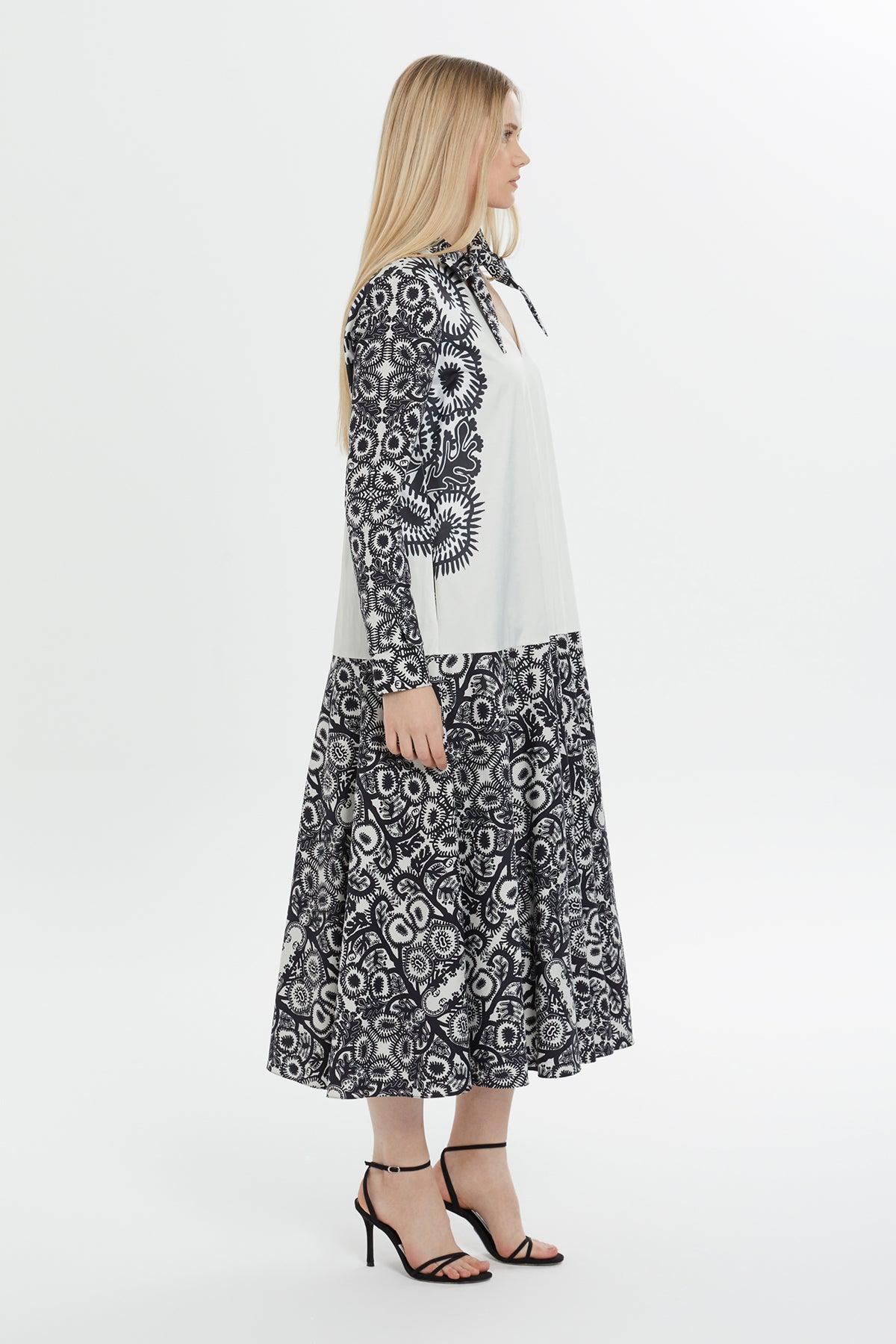 Desenli Fular Detaylı Midi Elbise