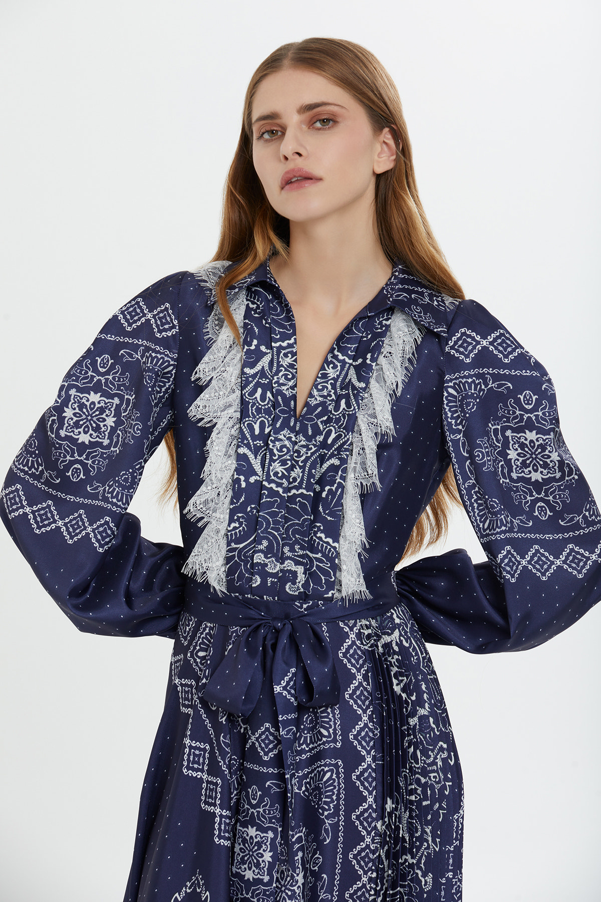 Etnik Desenli Dantel Detaylı Midi Elbise