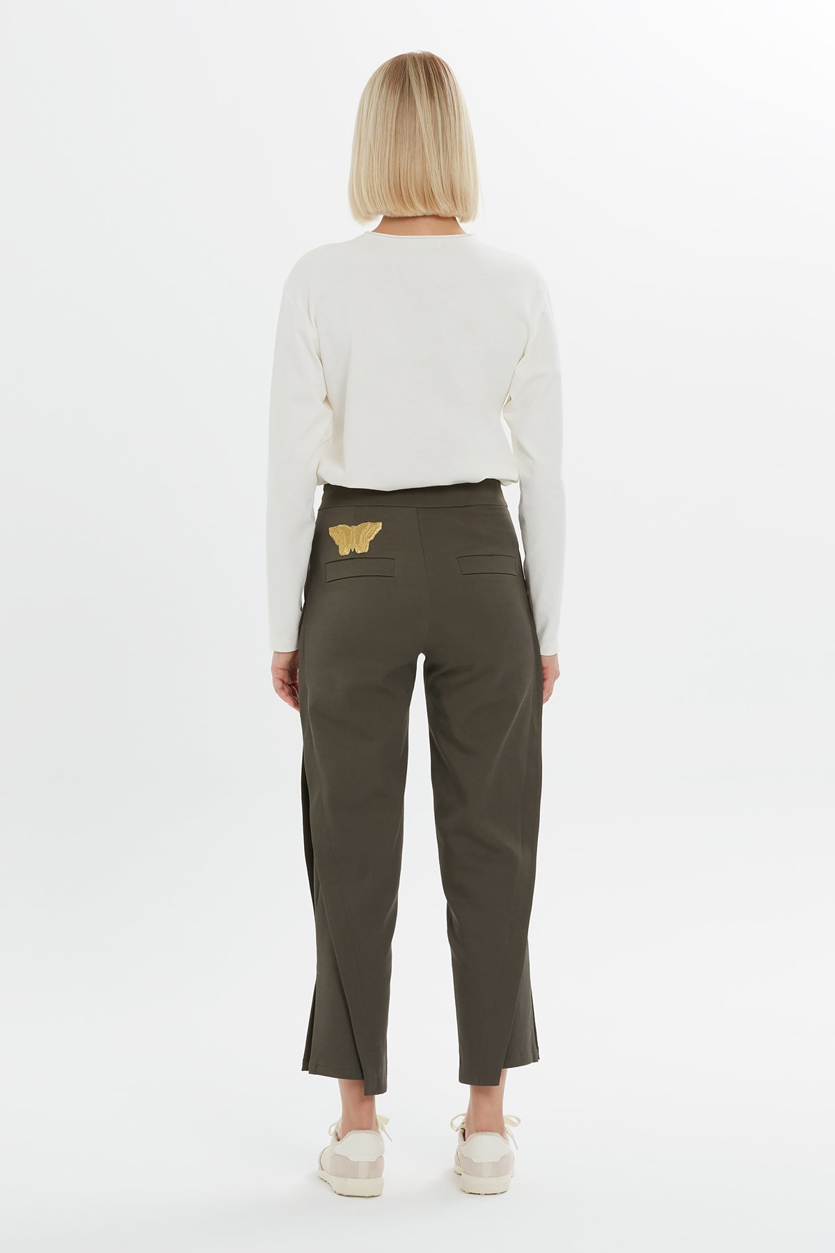 Arka Cep Kelebek Nakış Detaylı Pantolon