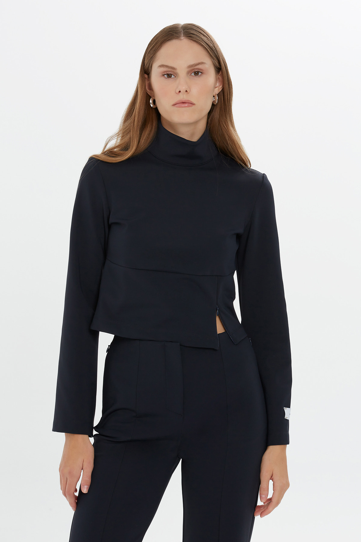 Asimetrik Kesim Yüksek Yakalı Crop