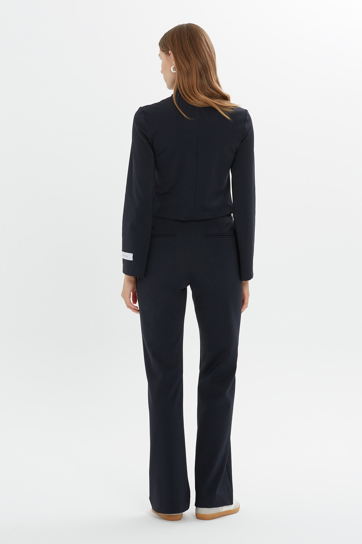 Asimetrik Kesim Yüksek Yakalı Crop