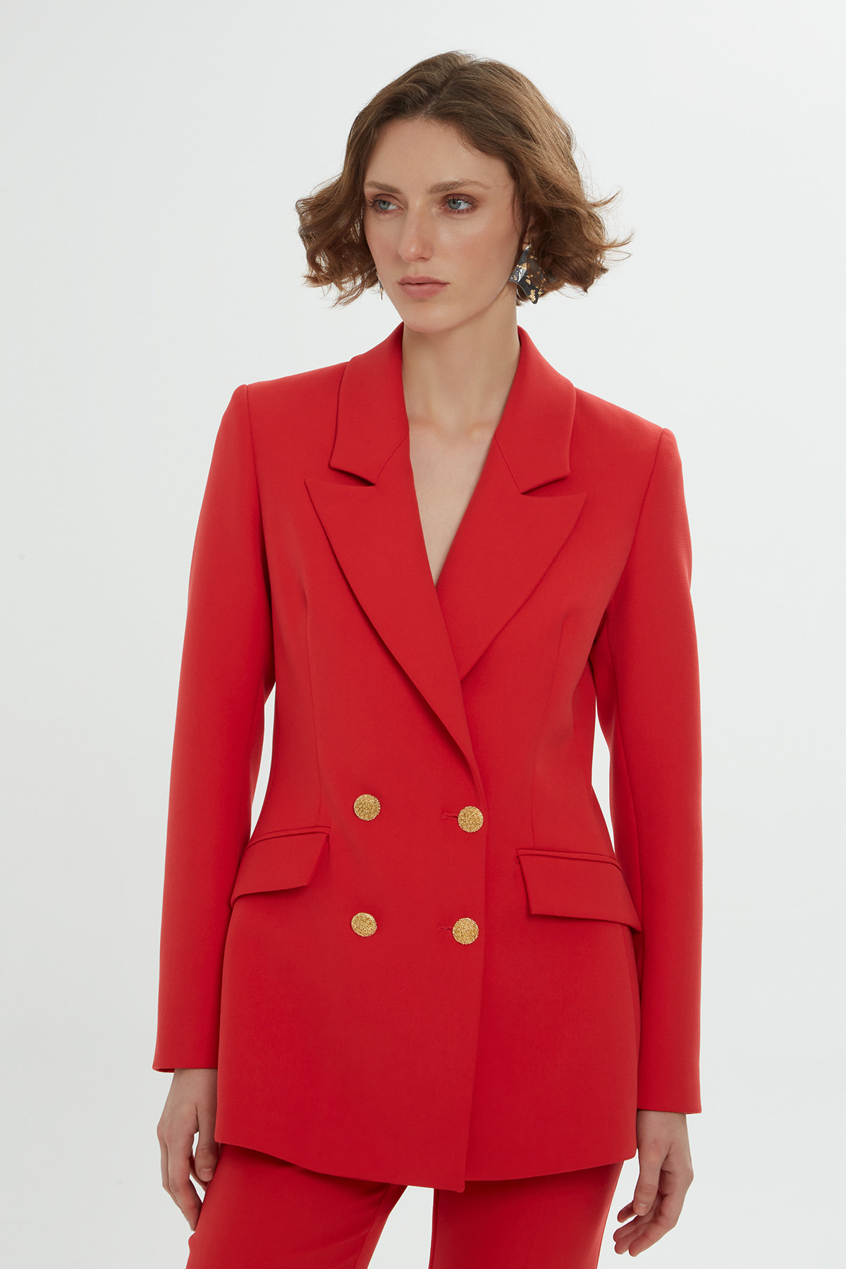 Düğme Detaylı Vücuda Oturan Kruvaze Takım