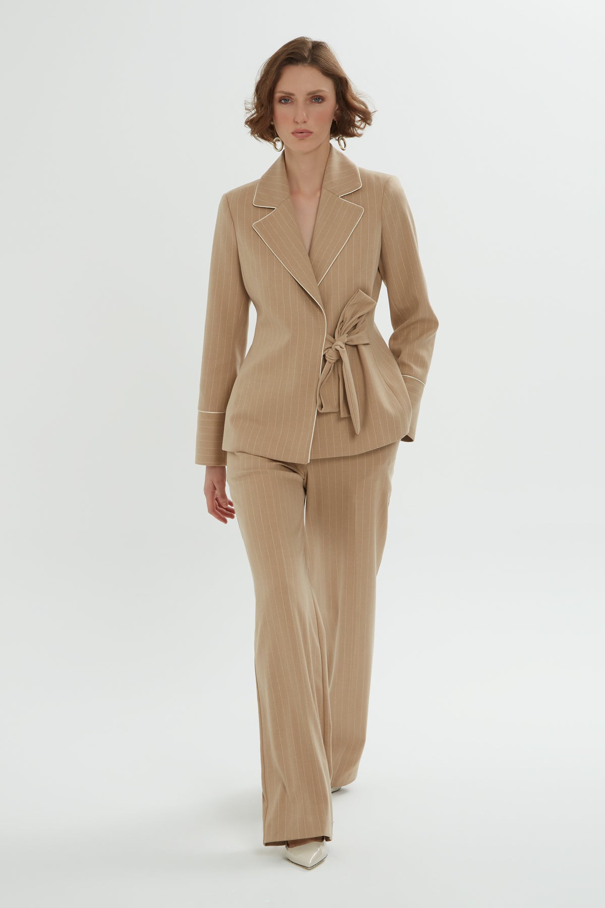 Sol Tarafı Bağcık Detaylı Çizgili Ceket Pantolon Takım