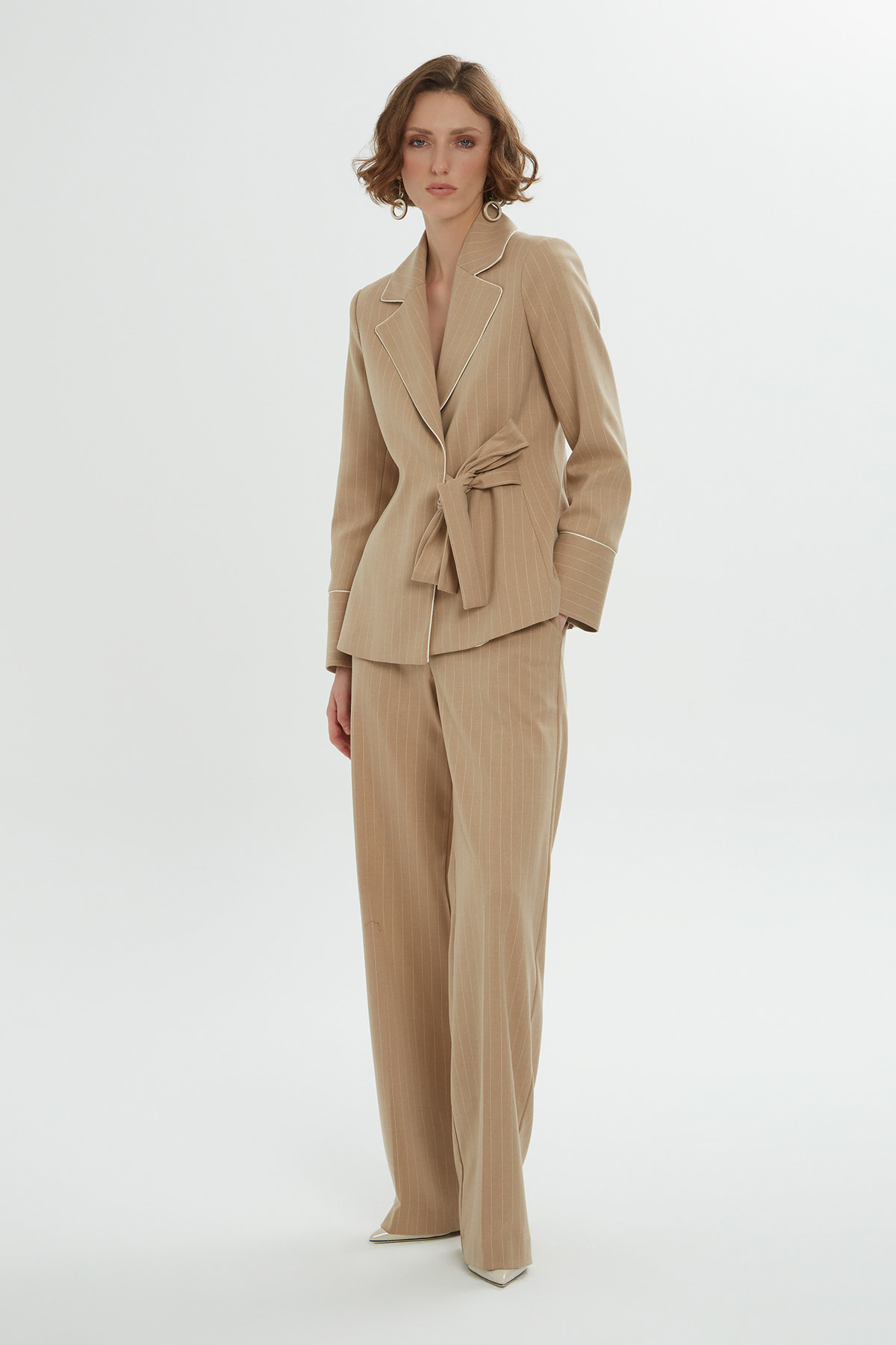 Sol Tarafı Bağcık Detaylı Çizgili Ceket Pantolon Takım