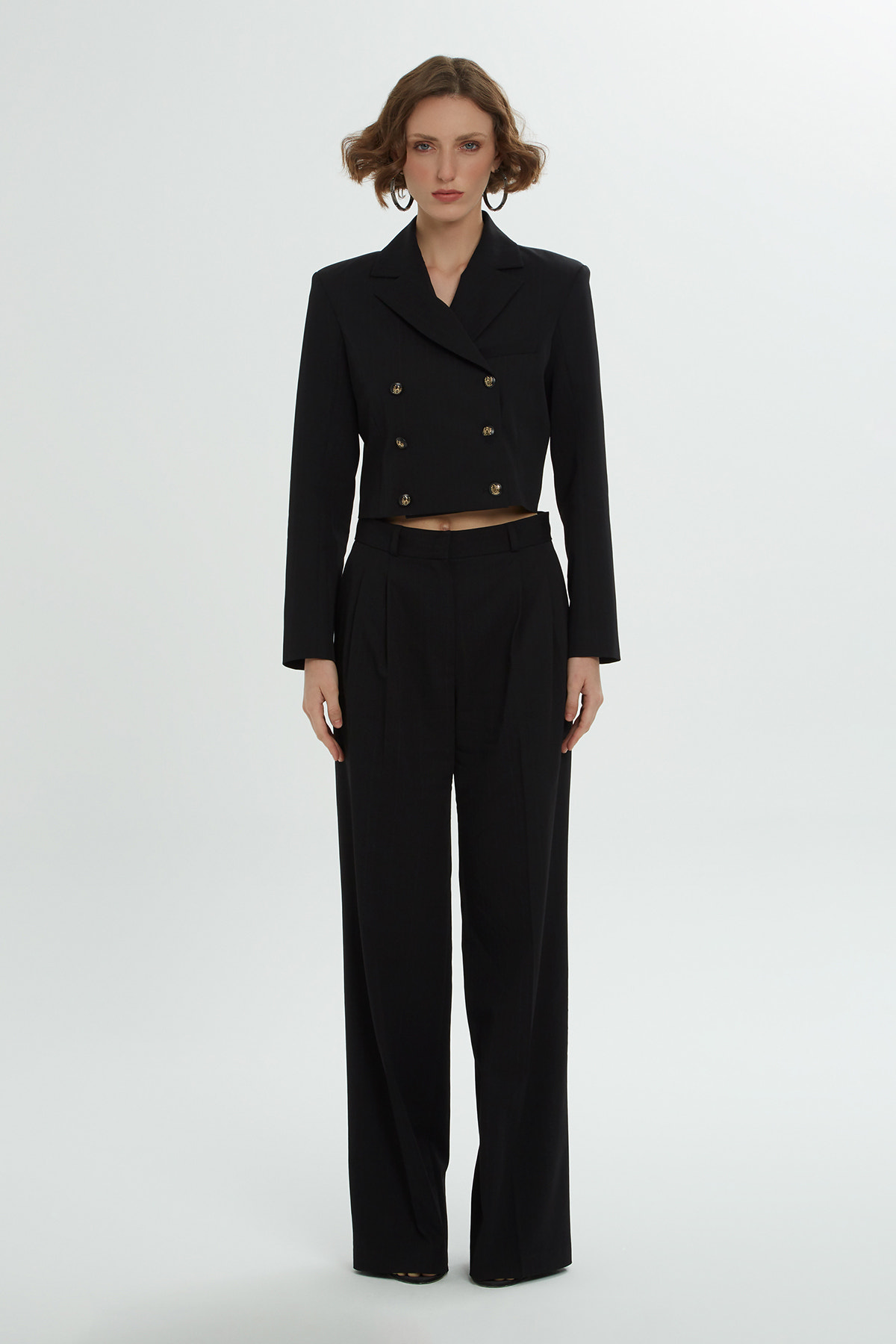 Kruvaze Kapamalı Kısa Ceketli Palazzo Pantolonlu Takım