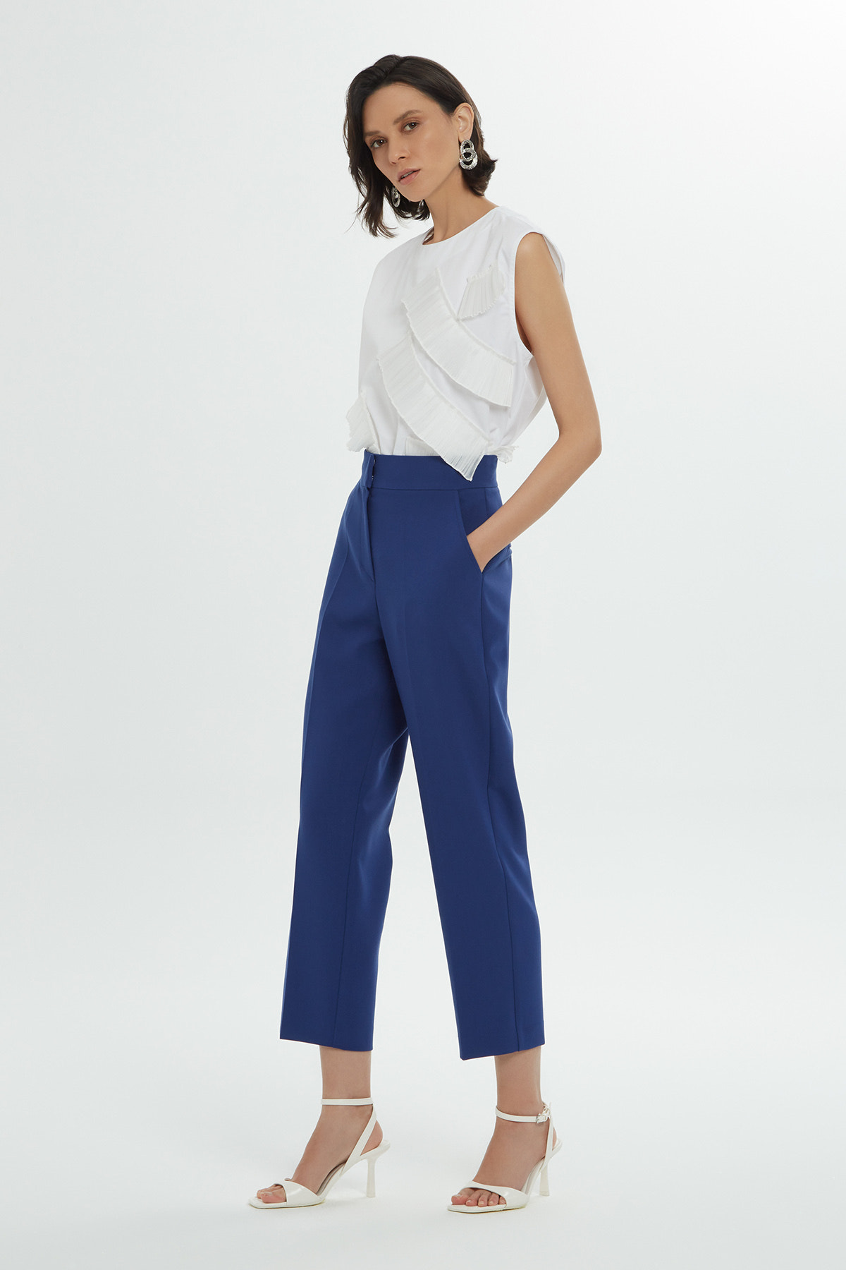 Önü Pili Detaylı Klasik Mavi Dokuma Pantolon