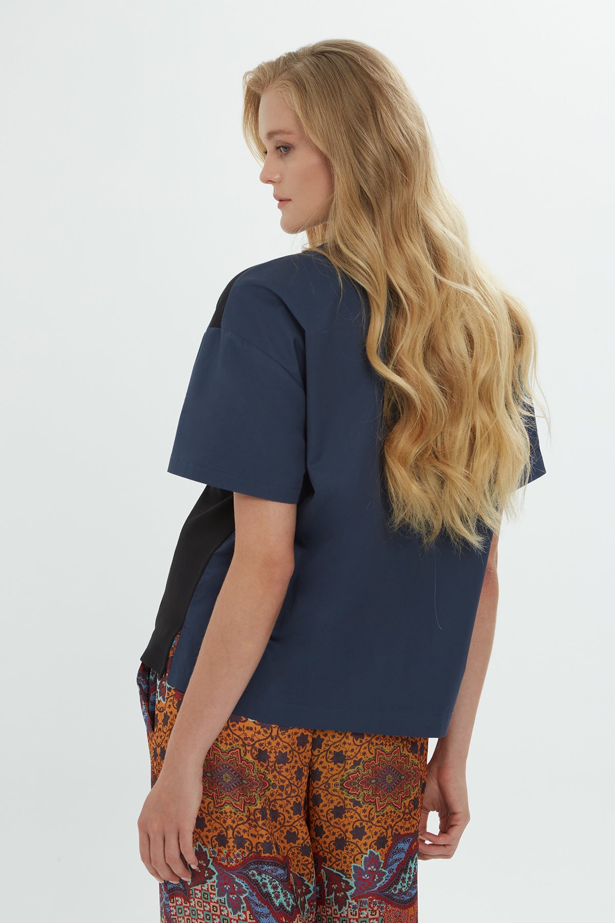 Yuvarlak Yaka Nakış Boncuk İşlemeli Kısa Kollu Bluz