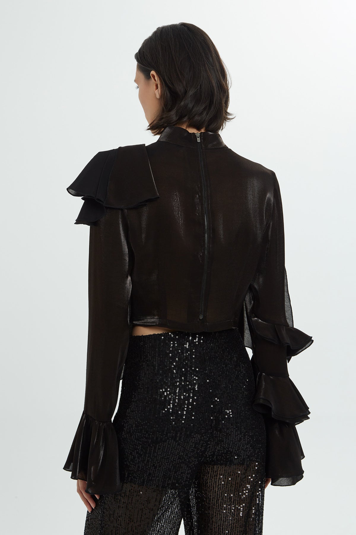 Arkası Fermuarlı Fırfır Detaylı Bluz