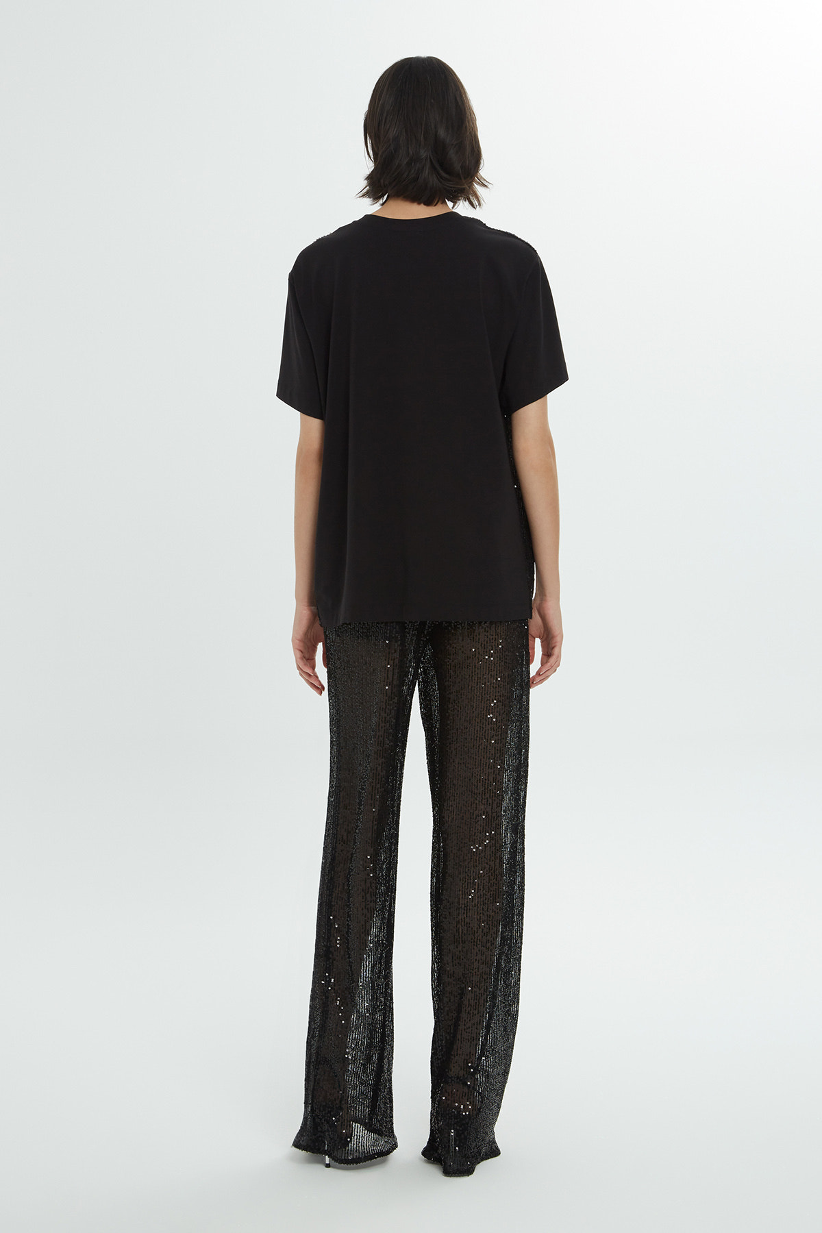 Yuvarlak Yakalı Önü Payetli Kısa Kollu Bluz