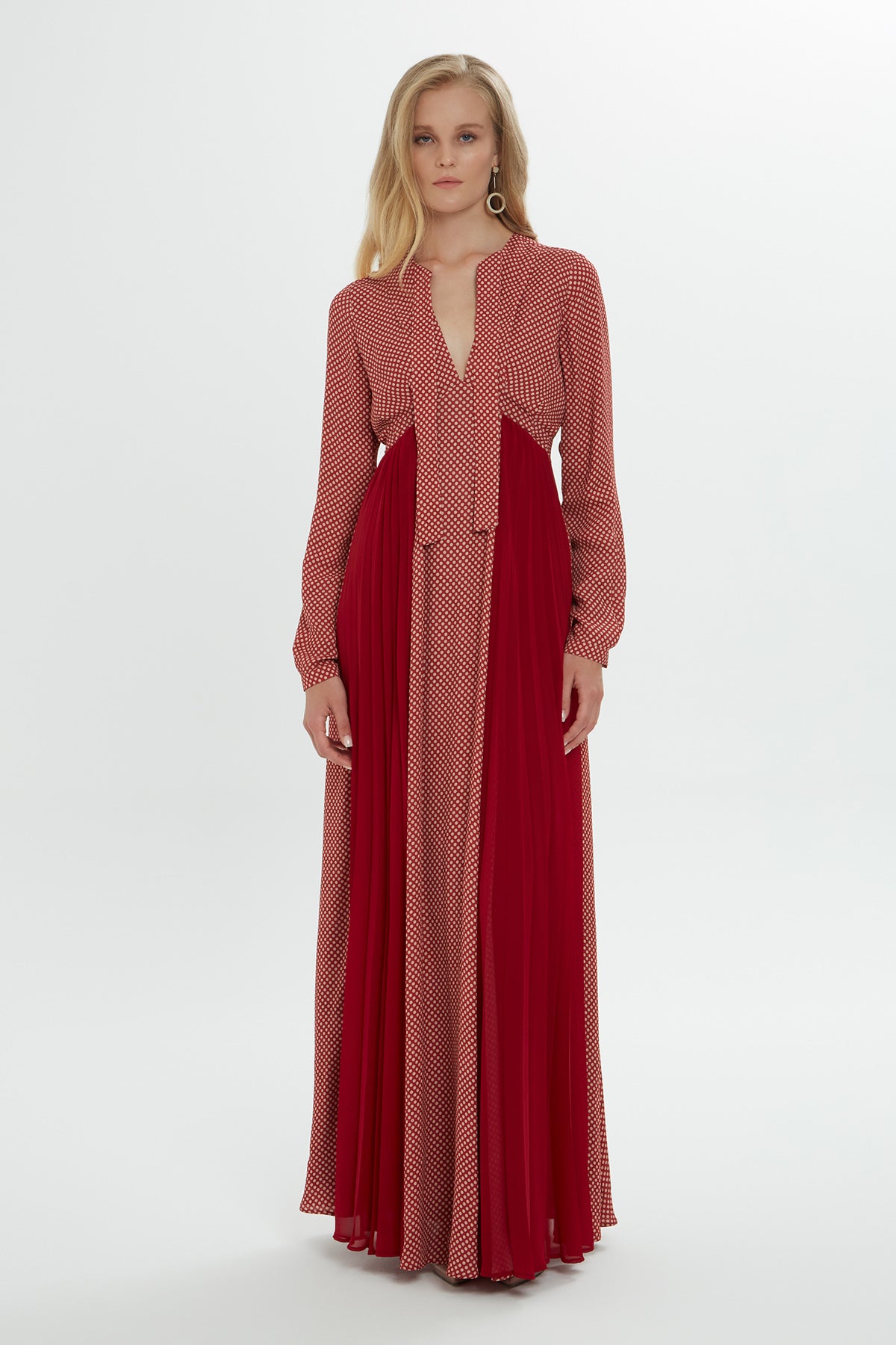 Arkadan Bağlamalı Puantiyeli V Yaka Uzun Elbise