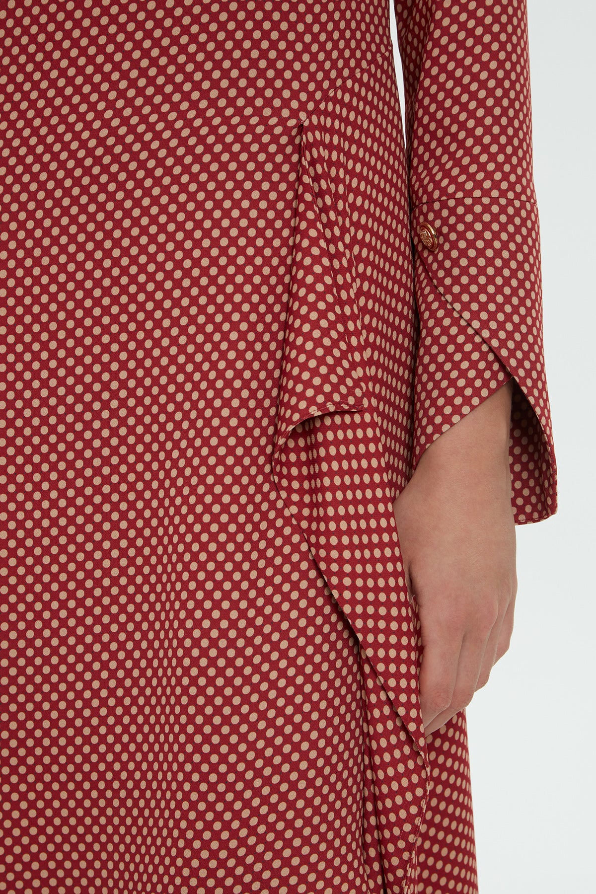 Eteği Asimetrik Kesim Puantiyeli Elbise