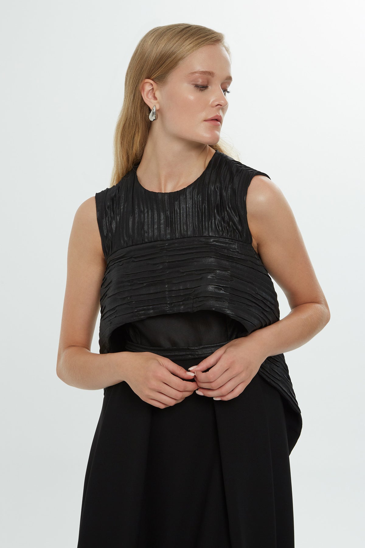 Yuvarlak Yakalı Derin Pili Detaylı Elbise