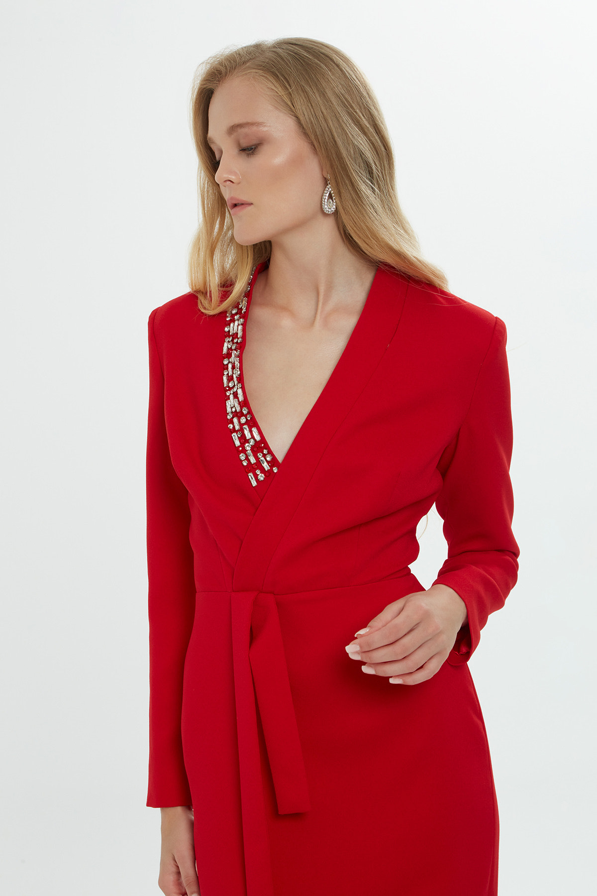 Yakası İşleme Detaylı V Yaka Uzun Kollu Uzun Elbise