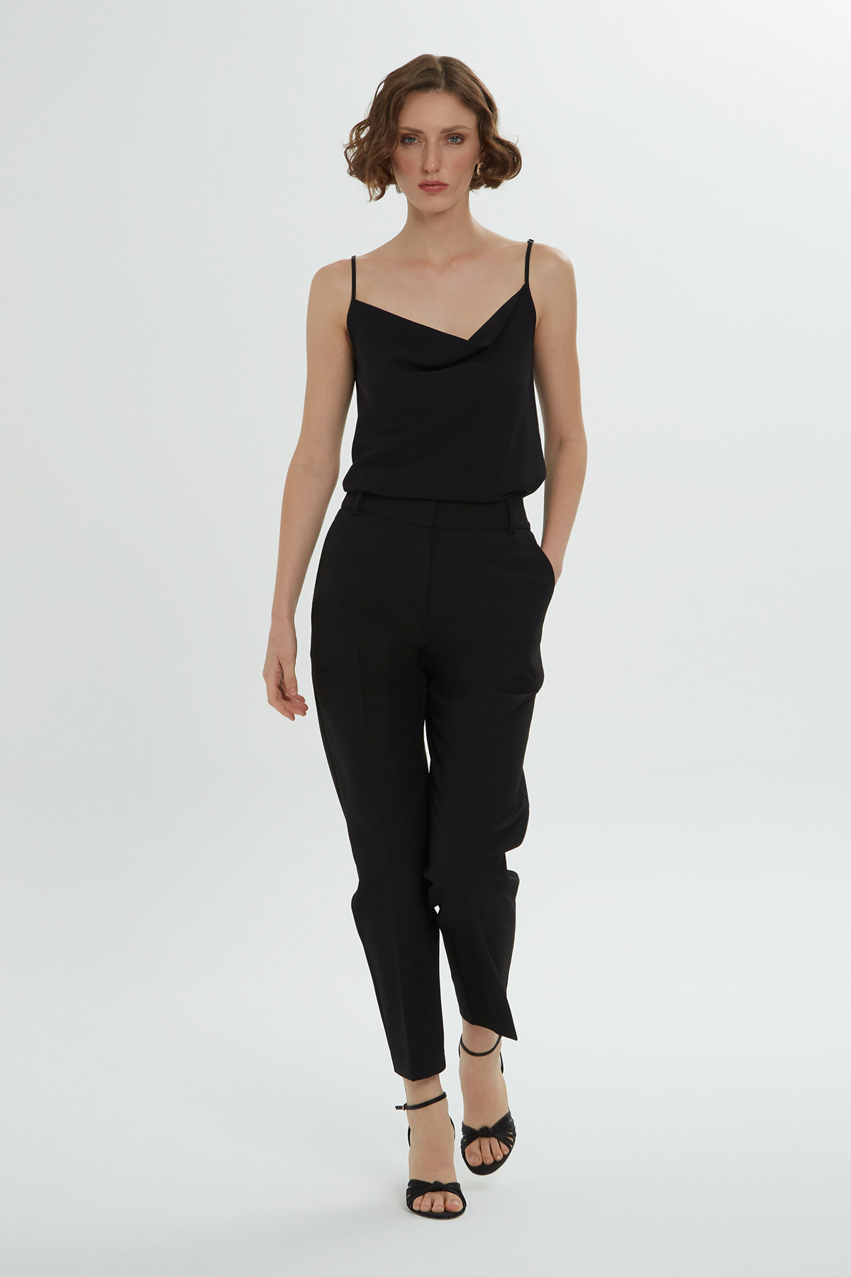 Degaje Yaka Askılı Bluz