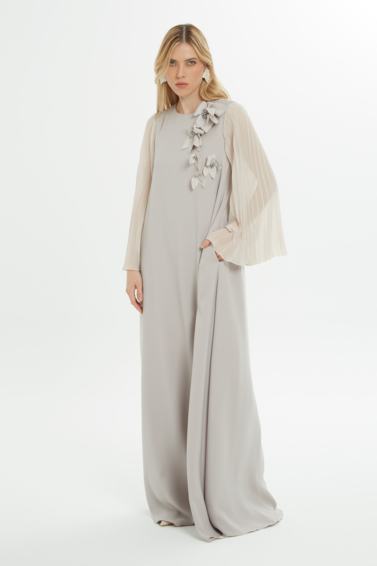 Çiçek Detaylı Uzun Elbise