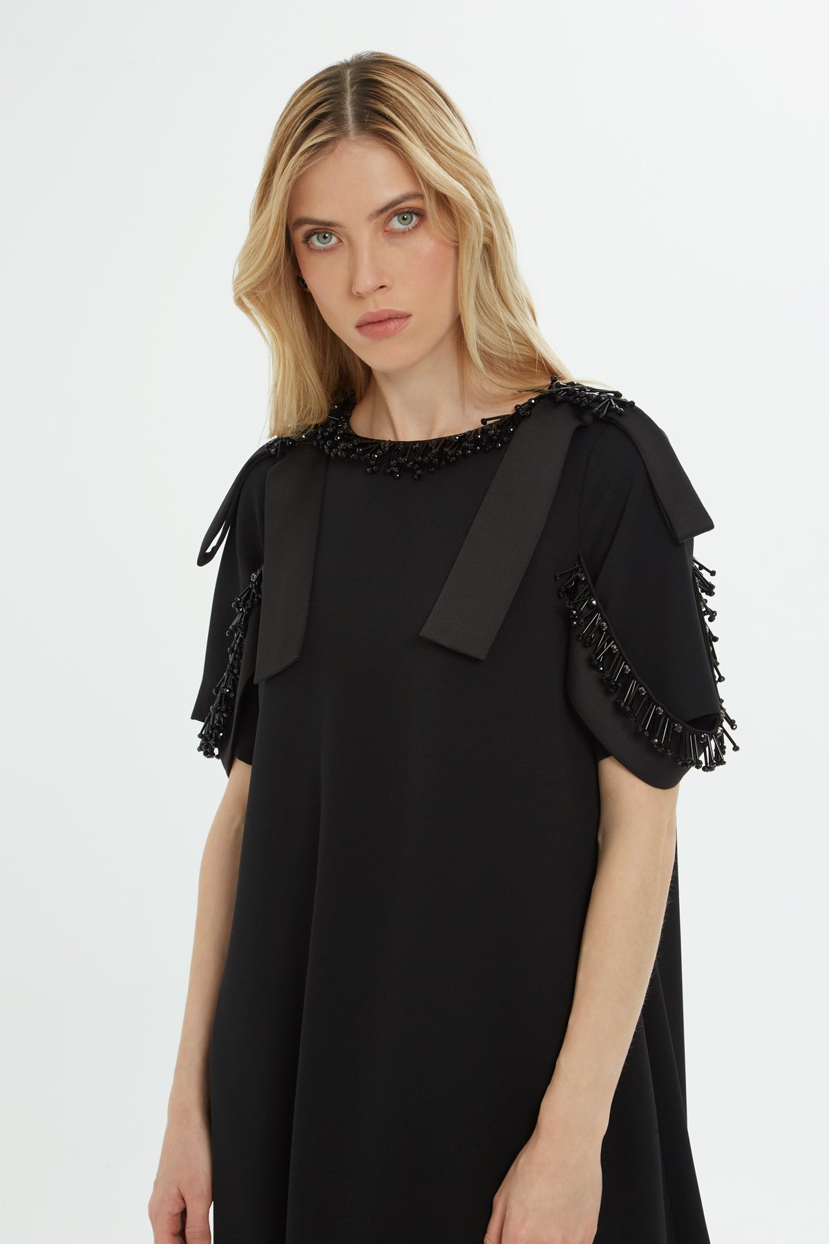 İşlemeli Uzun Elbise