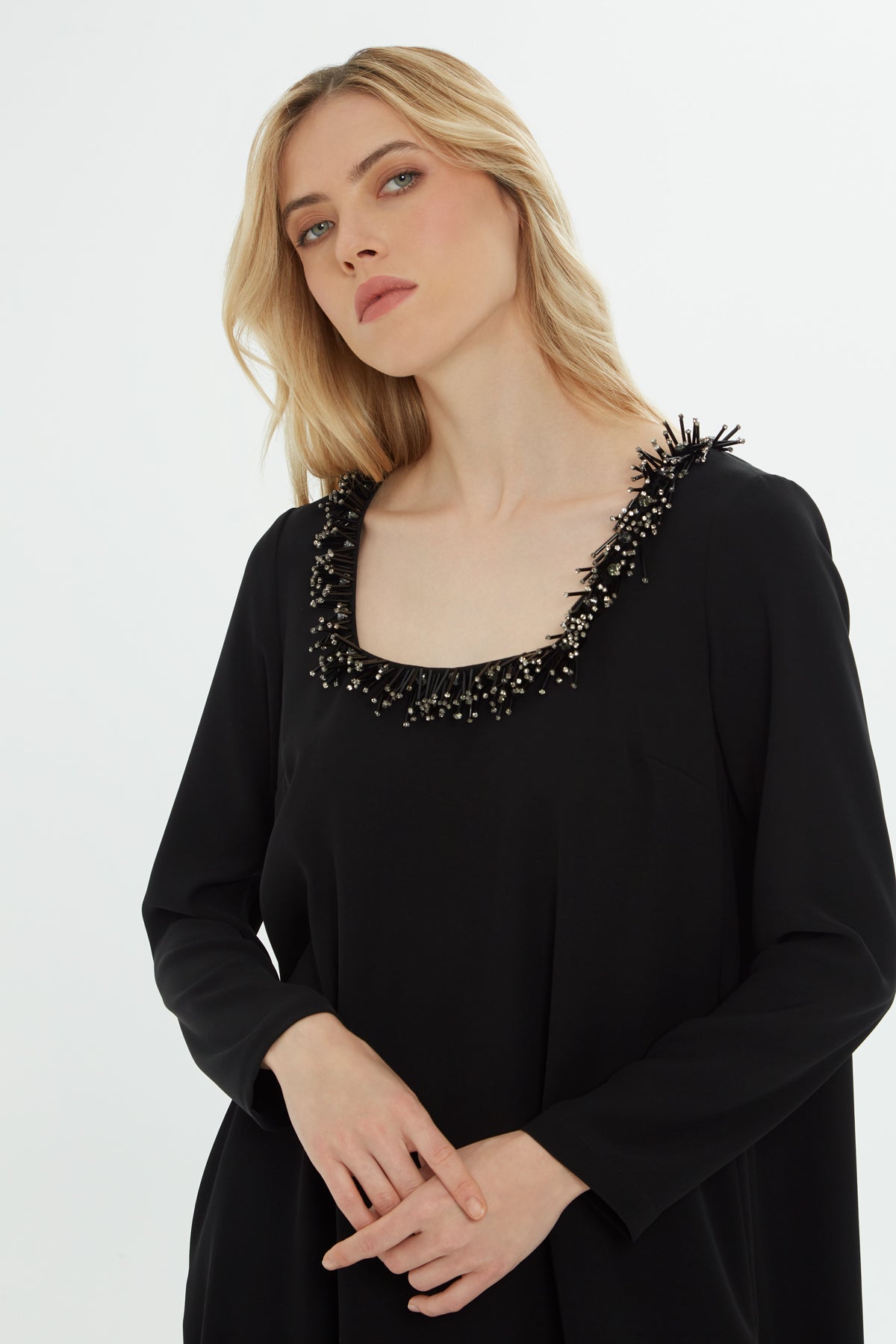 Kare Yaka İşlemeli Uzun Elbise