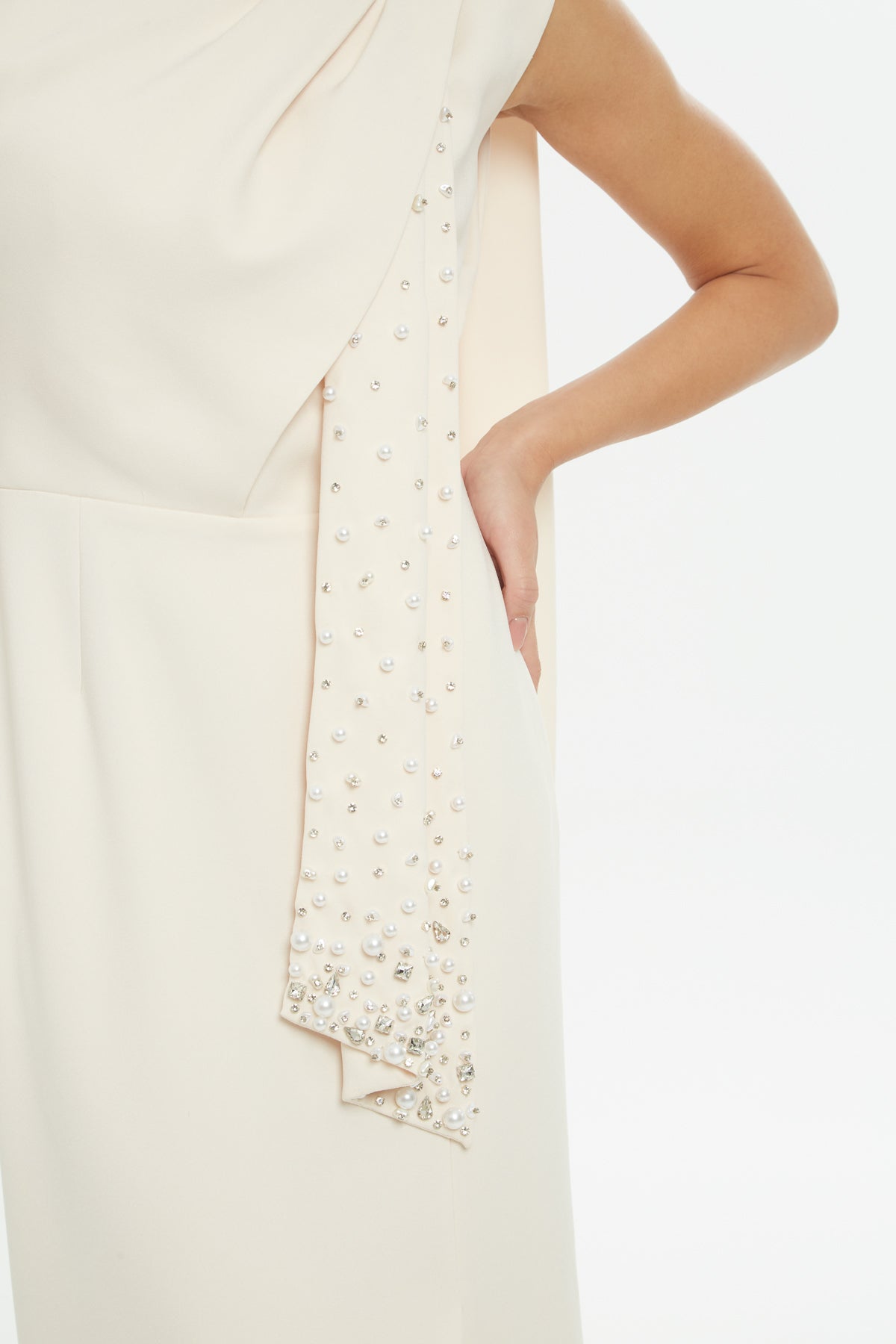 Yan Yırtmaçlı İşlemeli Uzun Elbise