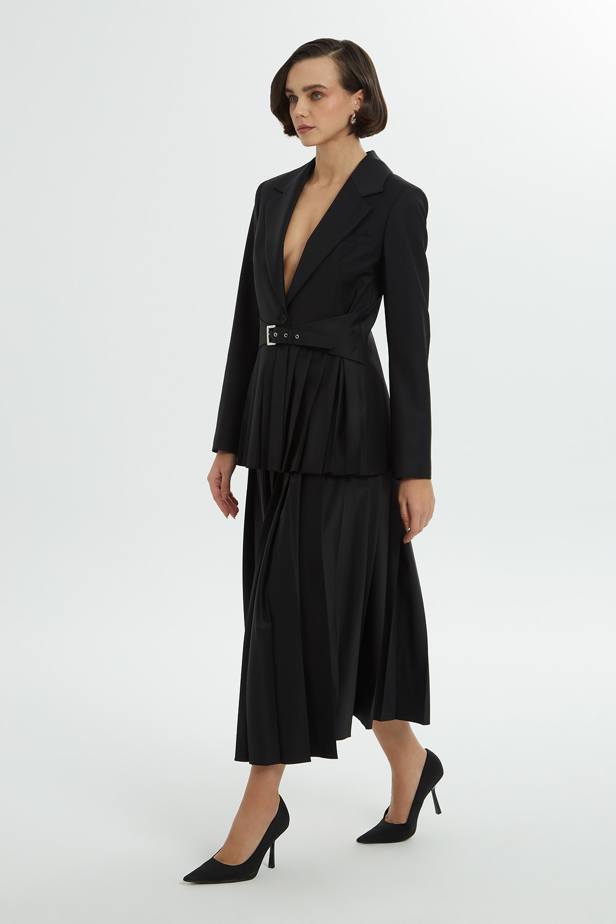 Önü Pili Detaylı Aksesuarlı Ceket