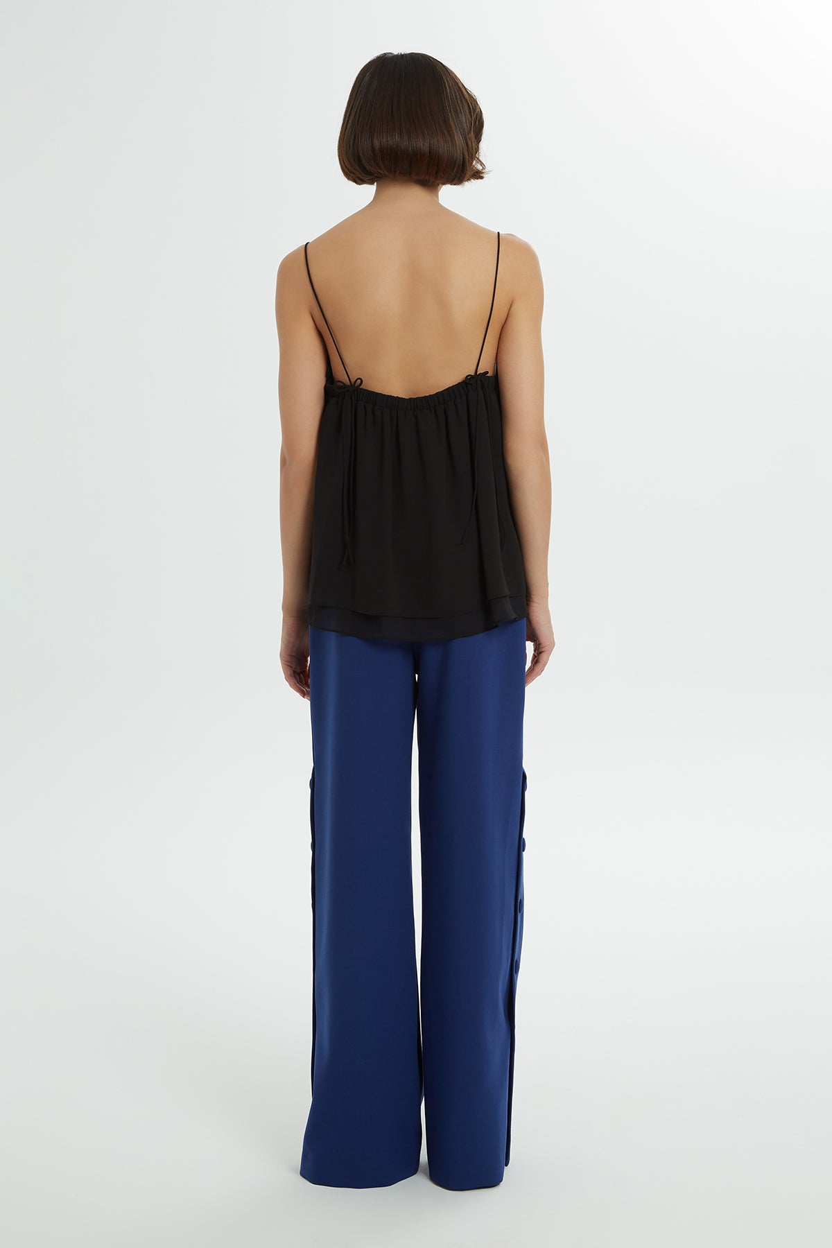 Önü Dantel Detaylı Askılı Bluz