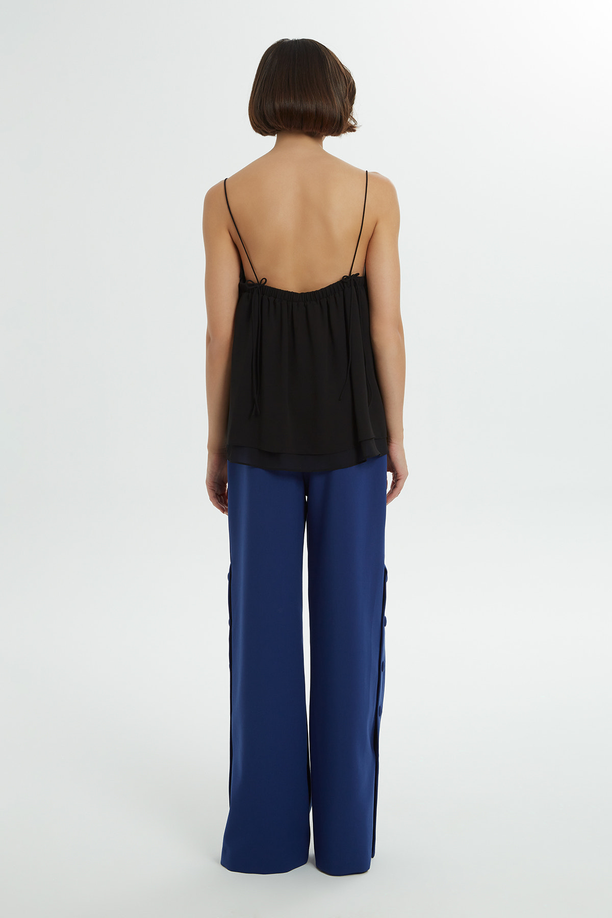 Önü Dantel Detaylı Askılı Bluz