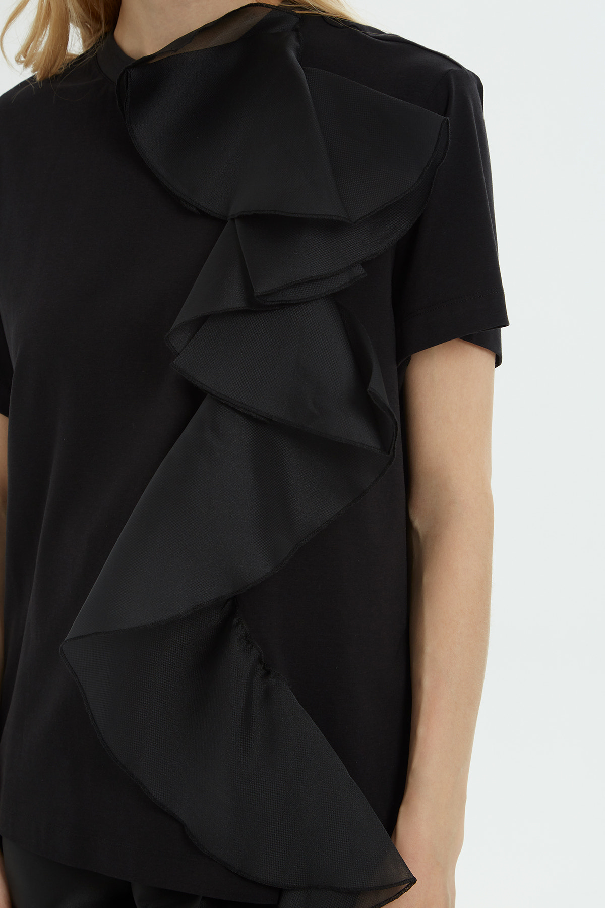 Yuvarlak Yaka Organze Volanlı Kısa Kollu T-shirt