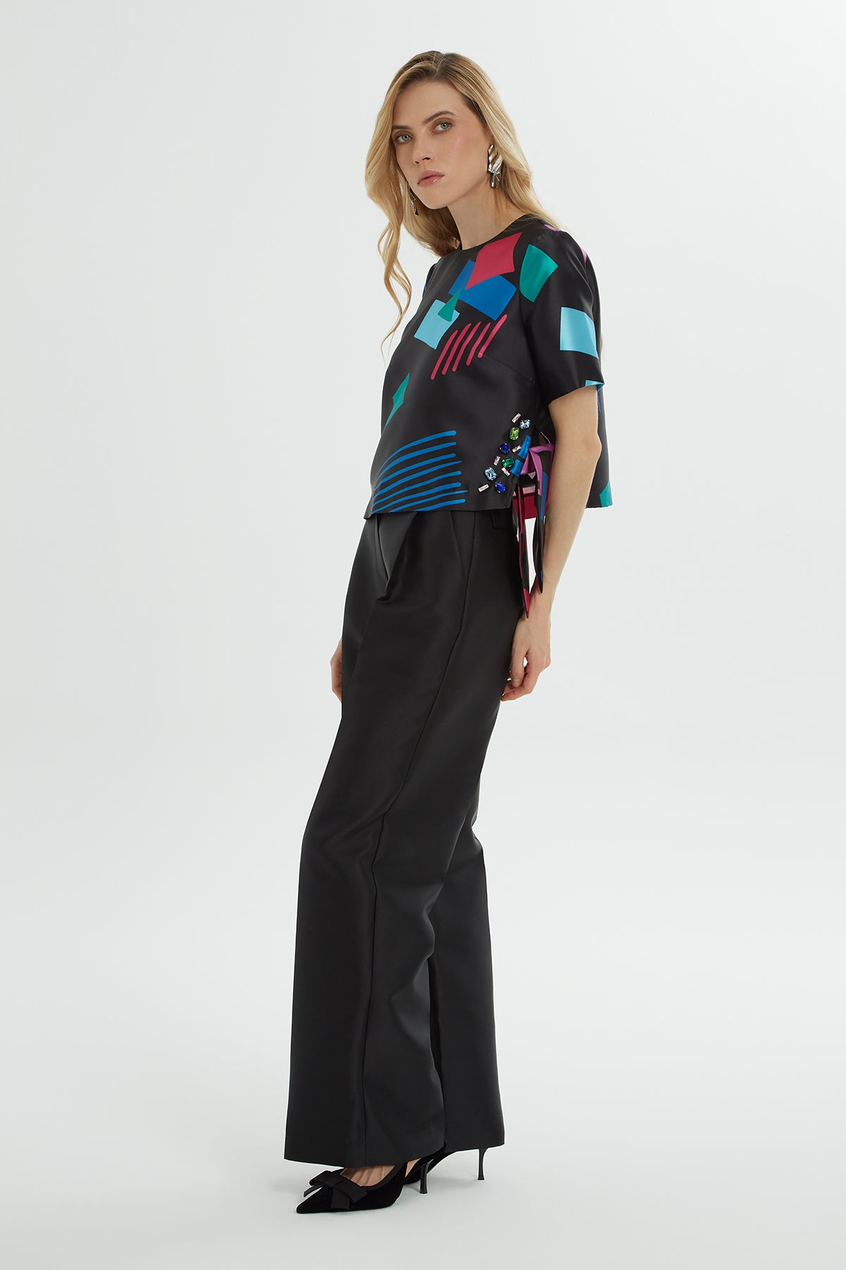 Geometrik Desenli Yuvarlak Yaka Renkli Bluz