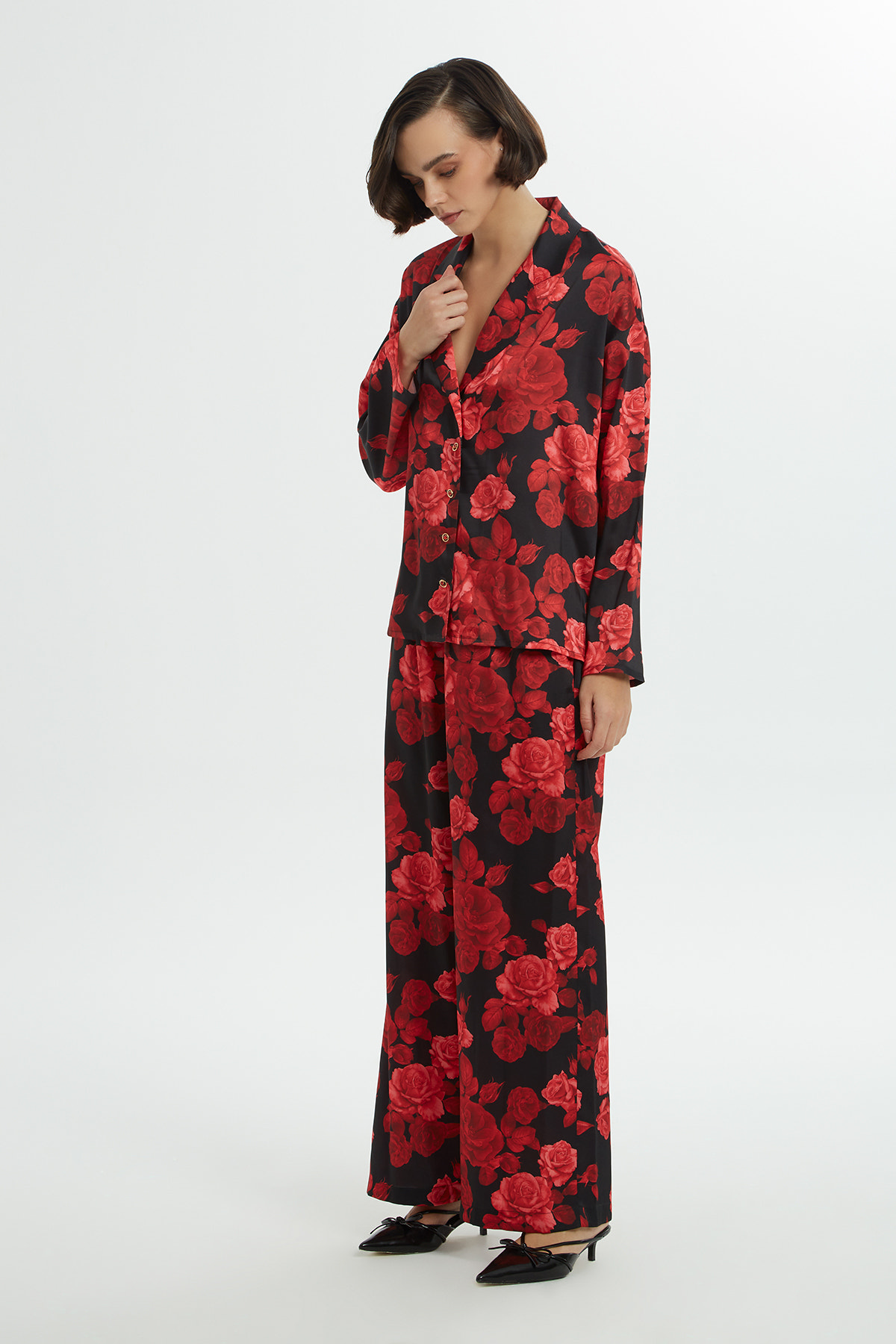 Gül Desenli Rahat Kesim Pantolonlu Takım