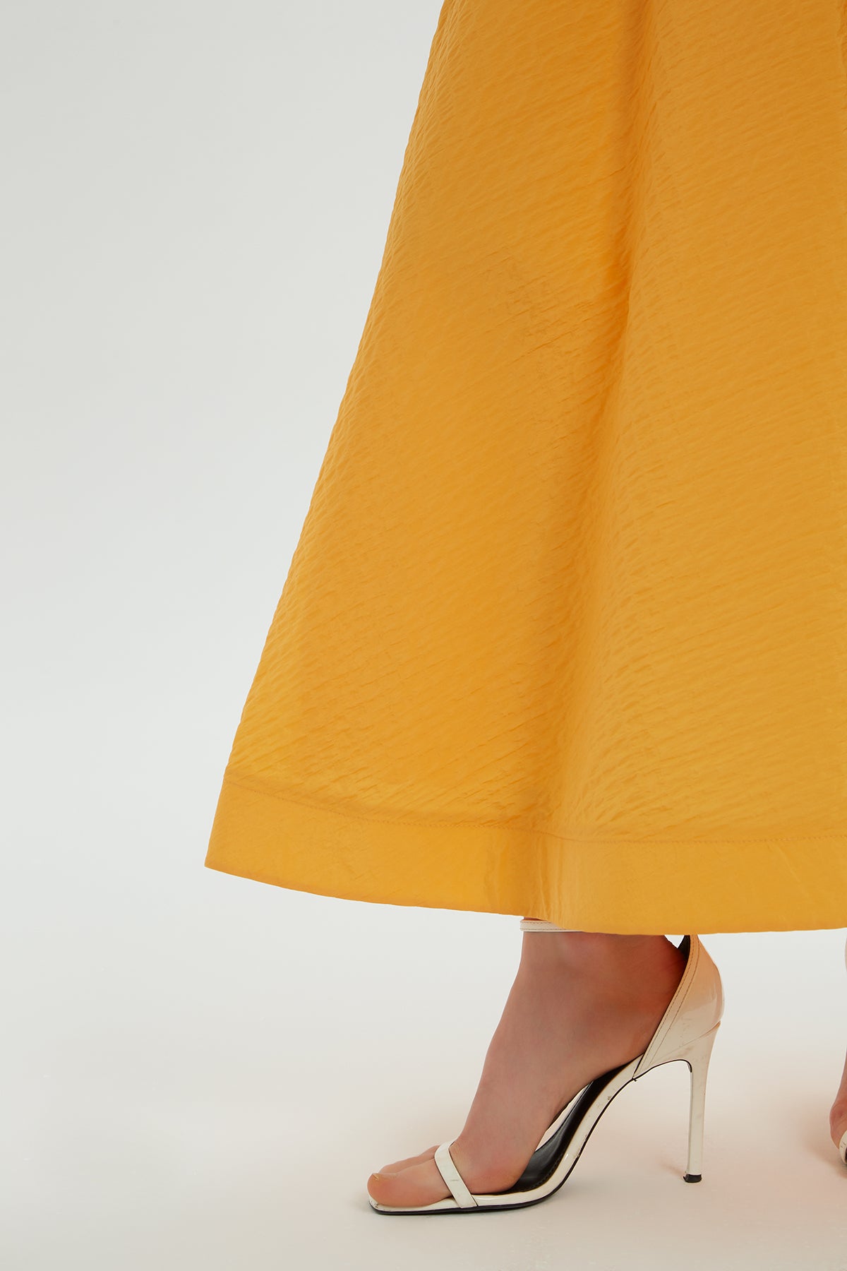 Arkası Fermuarlı Uzun Kloş Etek