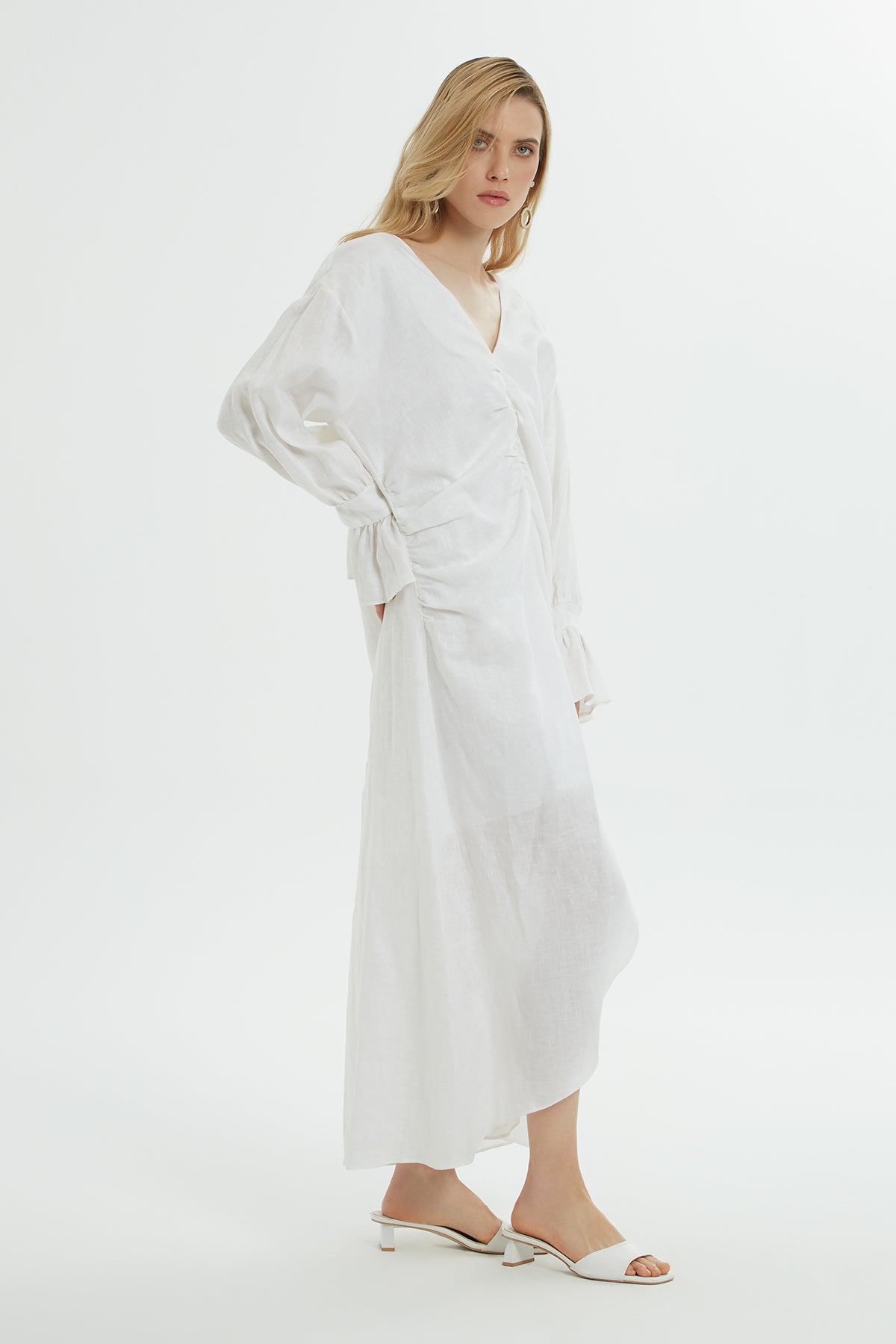 Sırt Dekolteli Önü Büzgülü Uzun Elbise