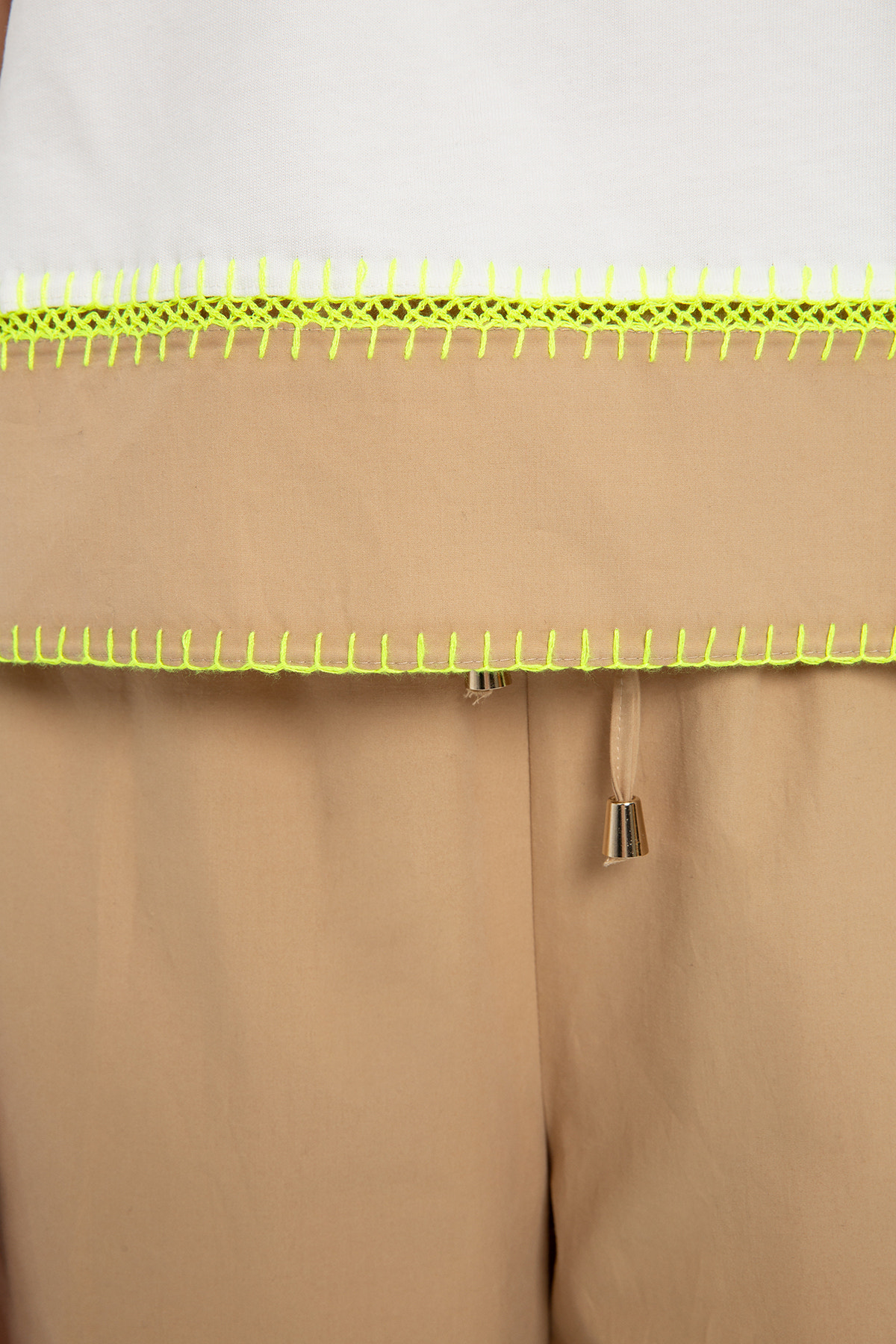 Neon Dikiş Detaylı T-Shirt