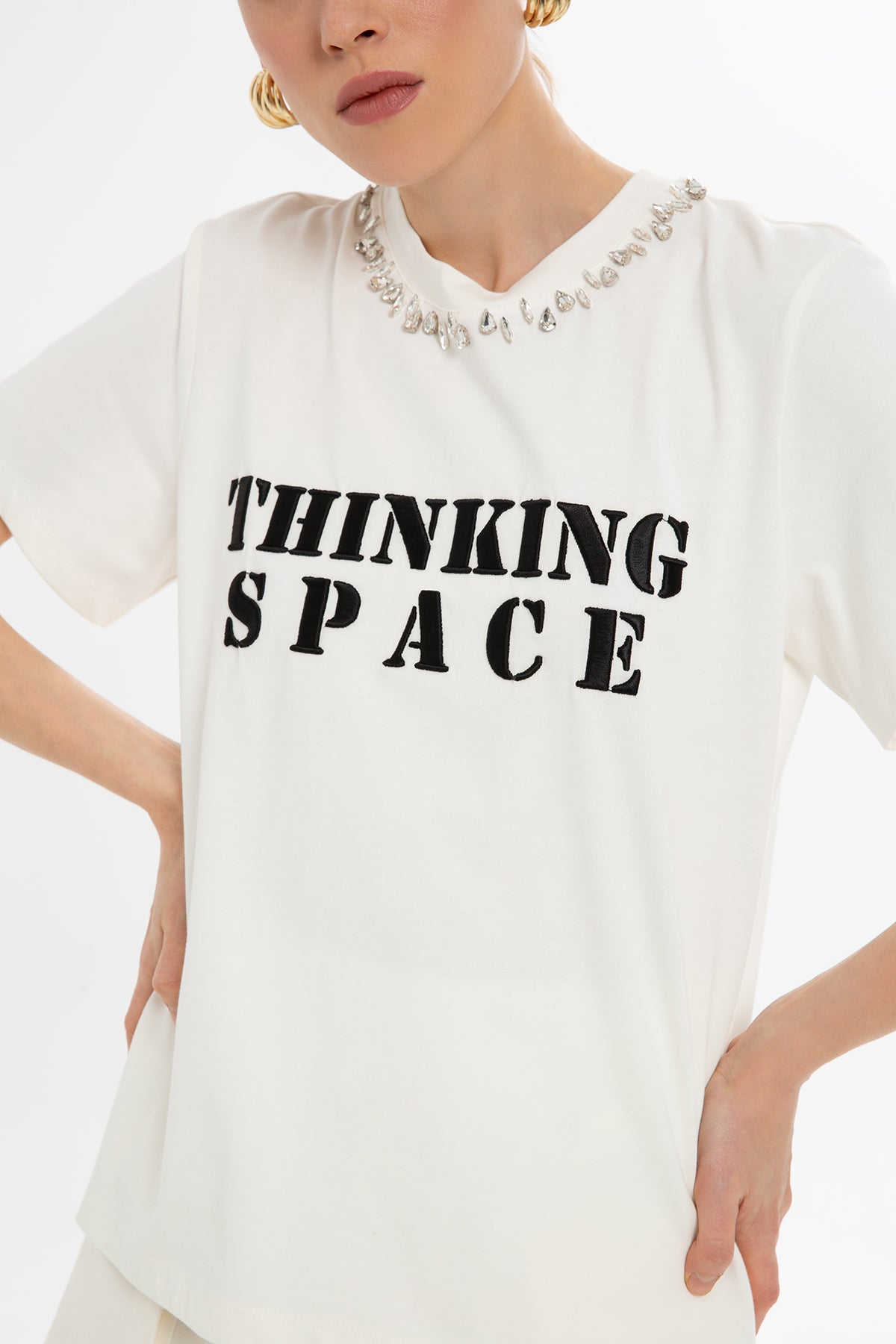 Yazı Detaylı İşlemeli T-shirt