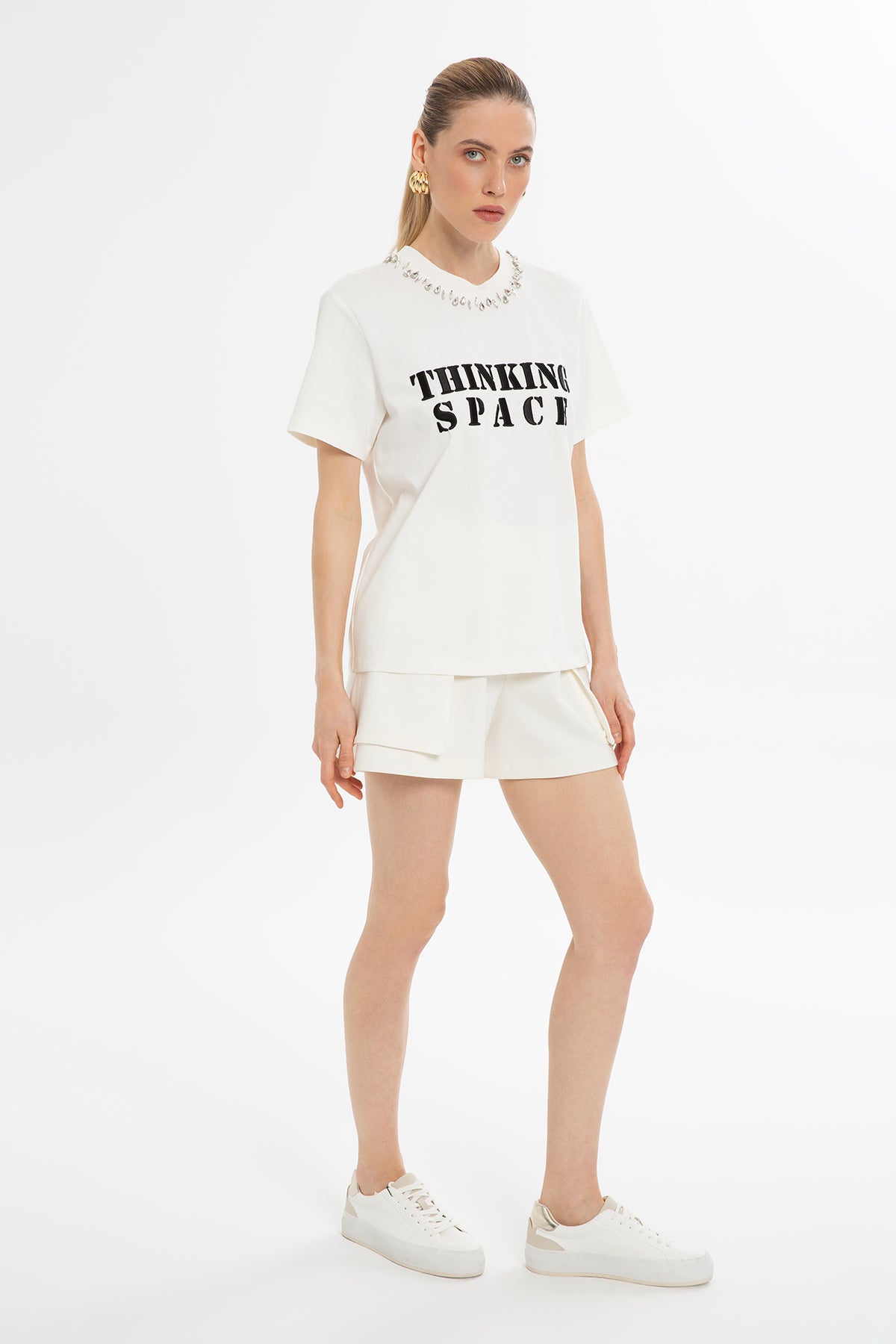 Yazı Detaylı İşlemeli T-shirt