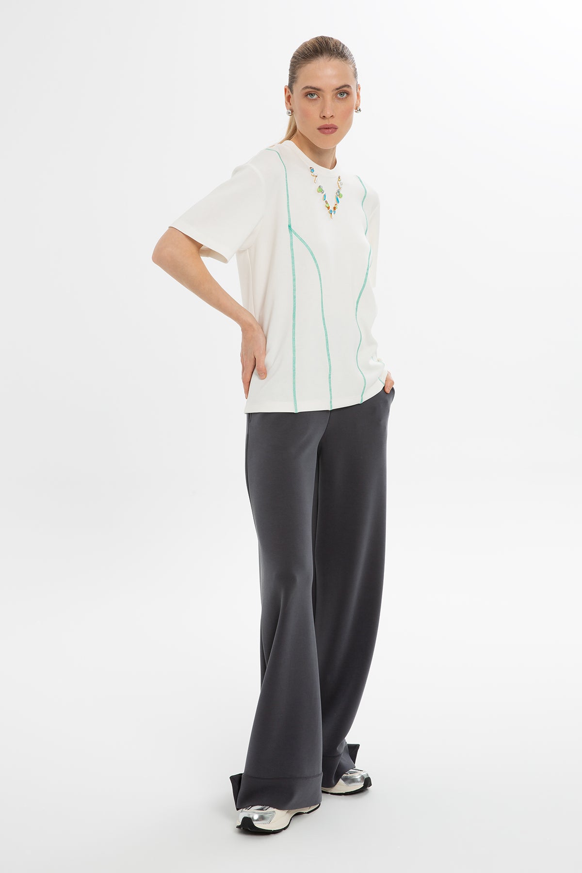 Arkası Bağcıklı T-shirt