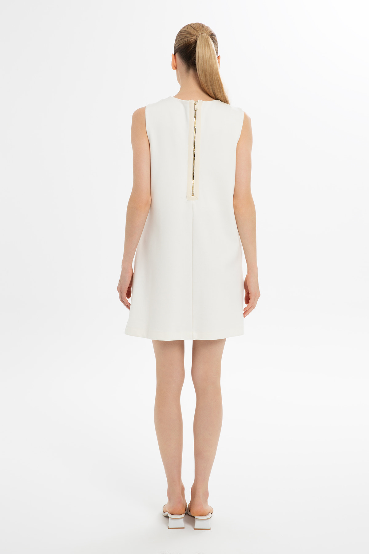 Fermuarlı Kolsuz Kısa Elbise