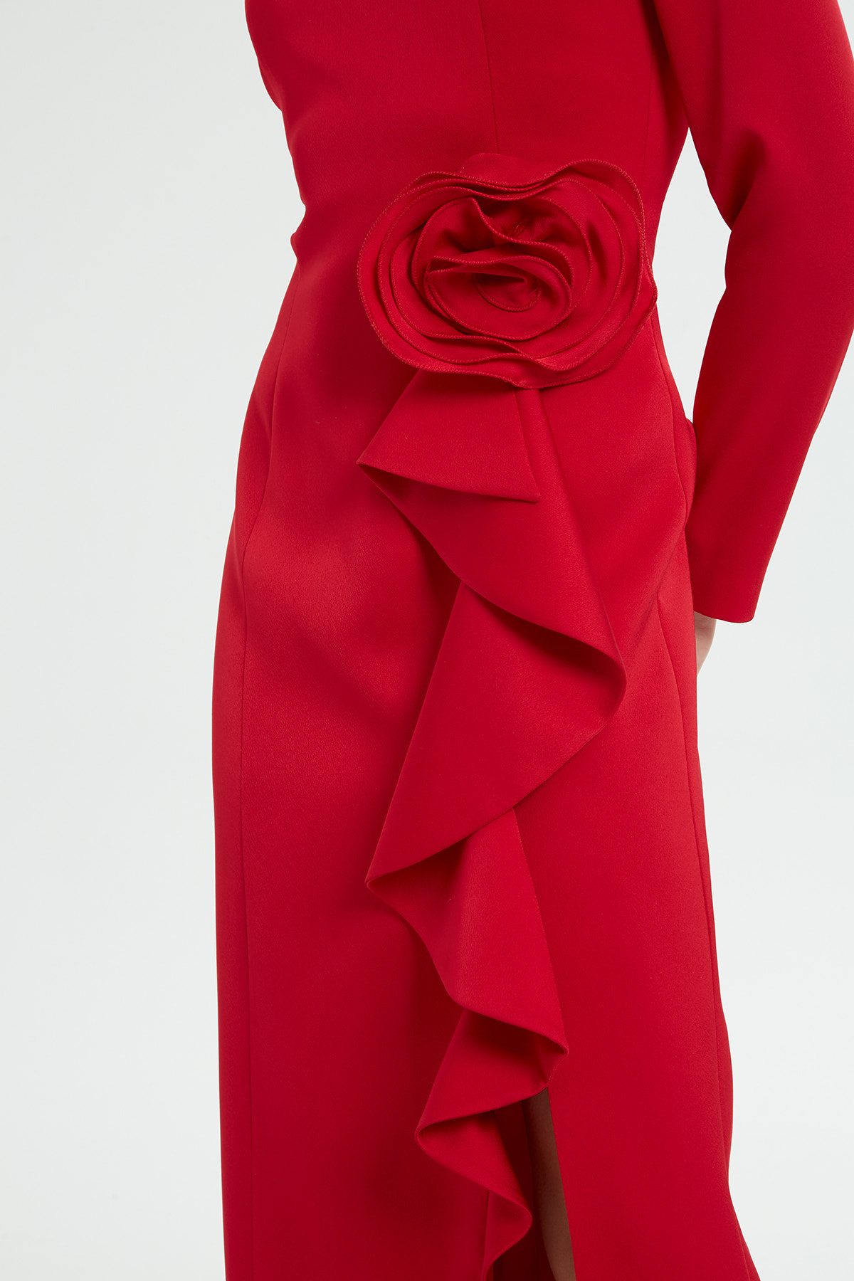 Kemer Kısmı Gül Detaylı Yırtmaçlı Uzun Kollu Elbise