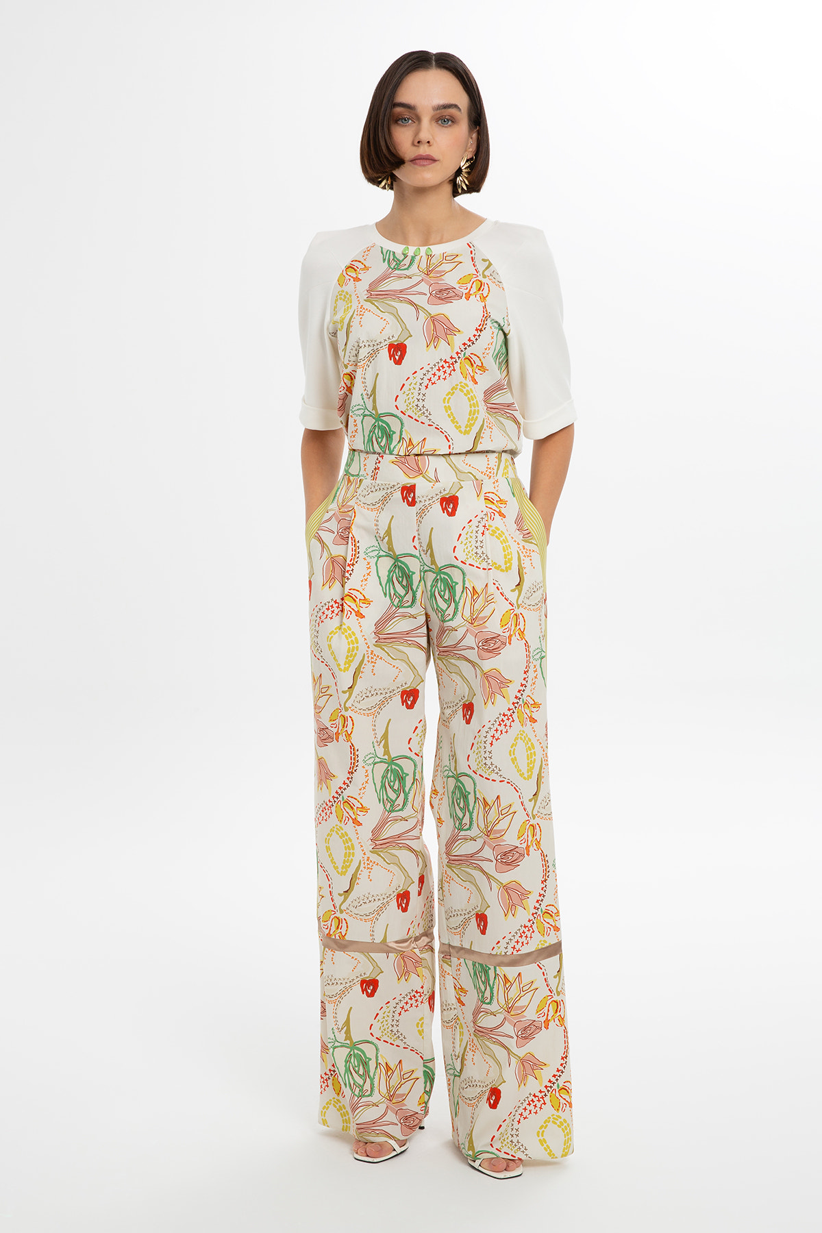 Saten Biye Detaylı Desenli Pantolon