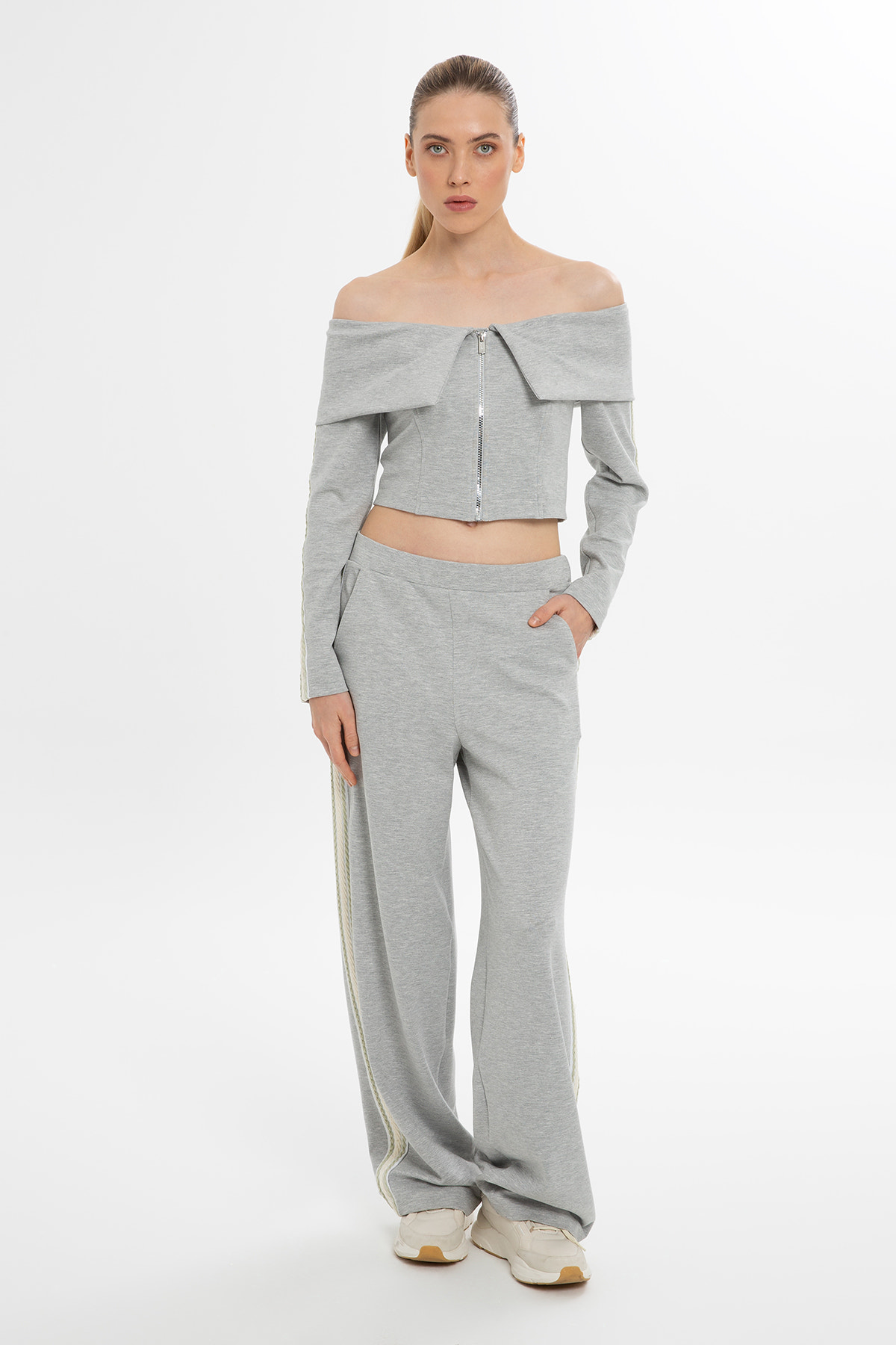 Kolları Şeritli Kayık Yaka Bluz