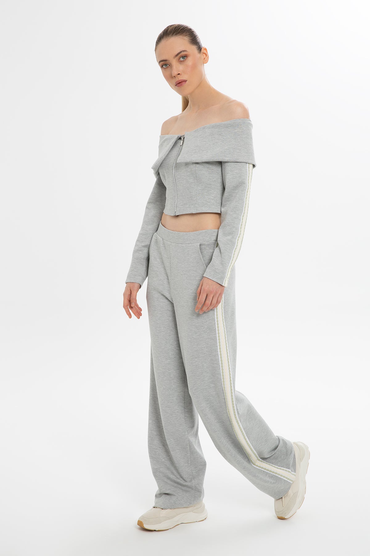 Kolları Şeritli Kayık Yaka Bluz