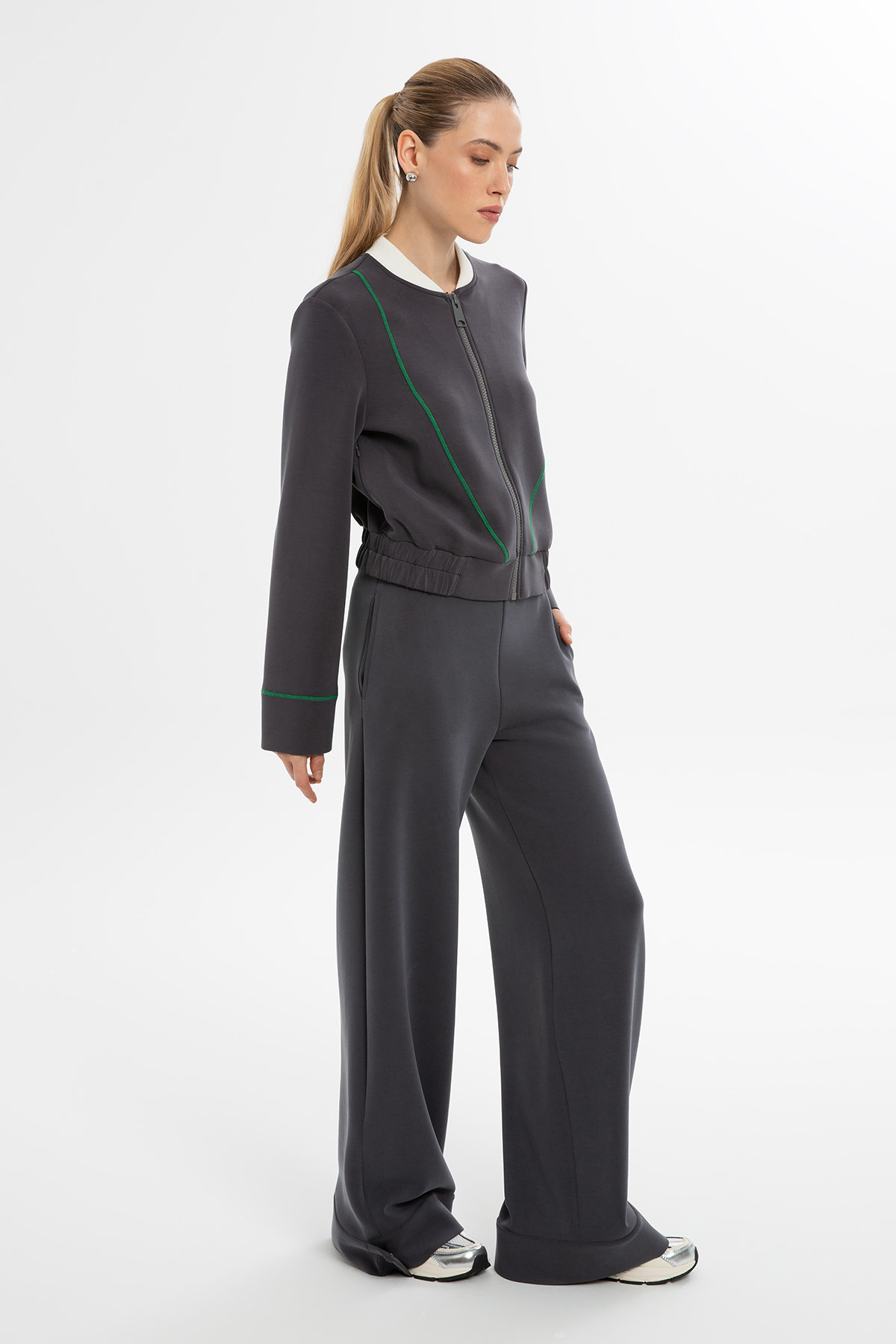 Dikiş Detaylı Nakışlı Ceket