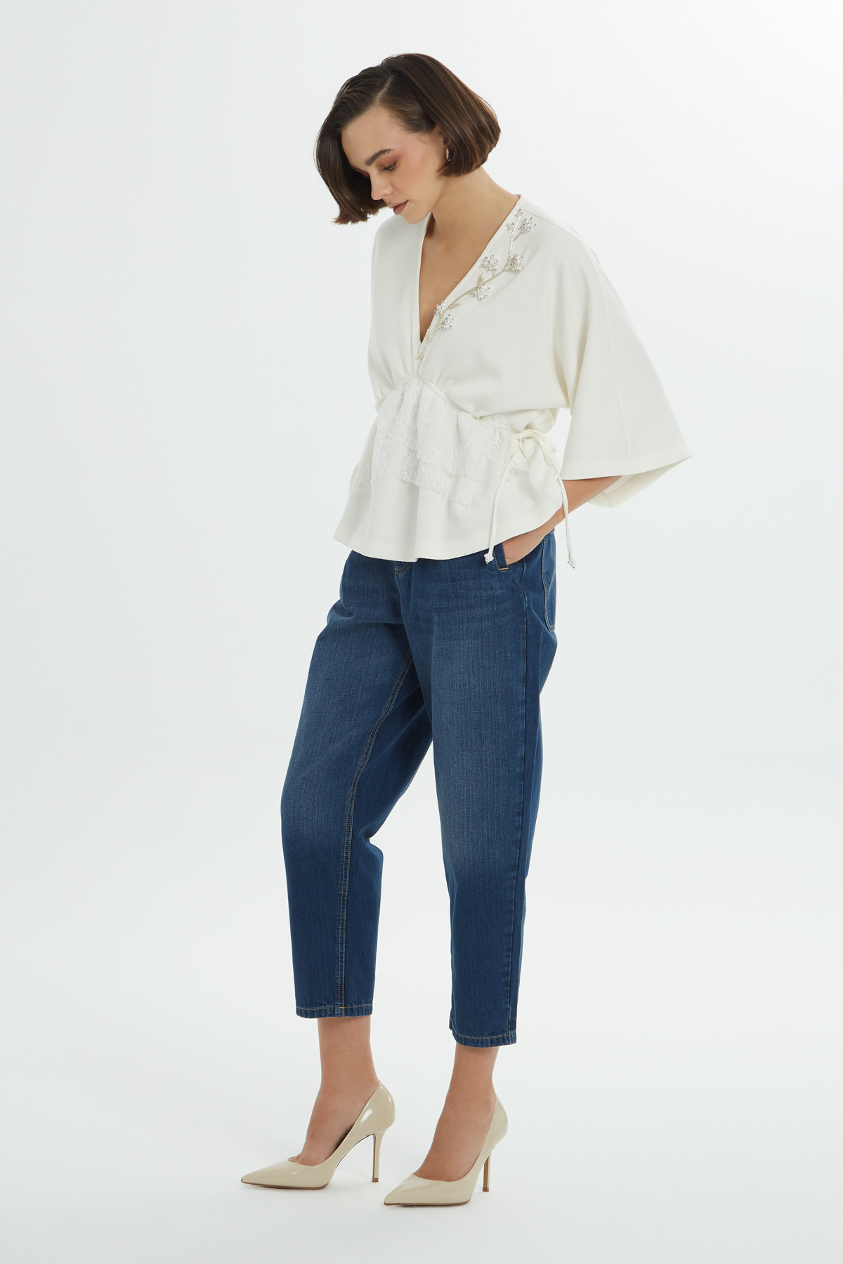 Dantelli V Yakalı Bluz