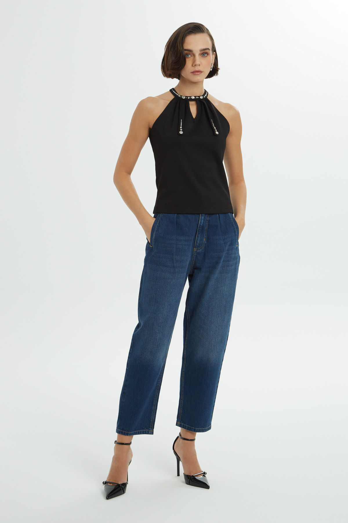 Damla Detaylı Halter Yaka Bluz