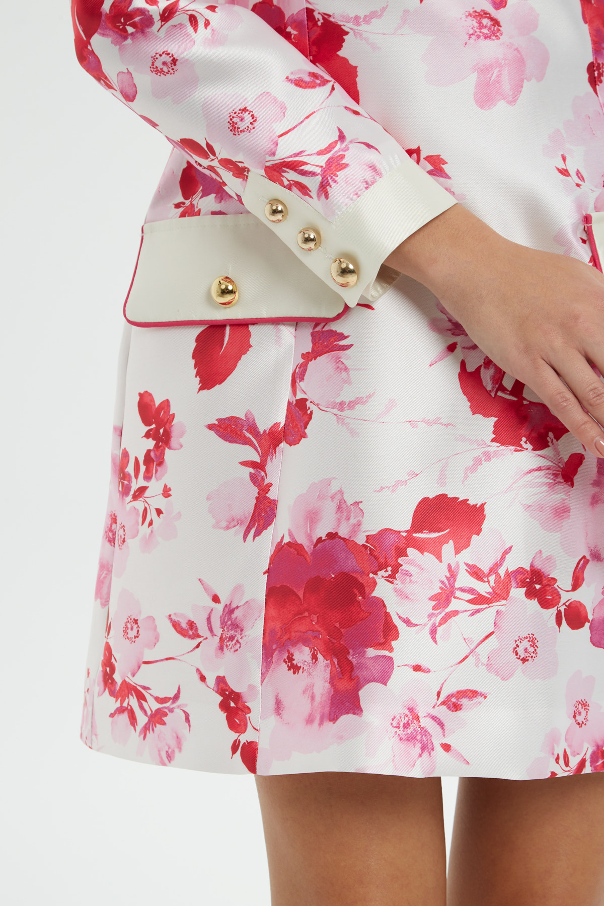 Dik Yakalı Desenli Diz Üstü Kisa Elbise