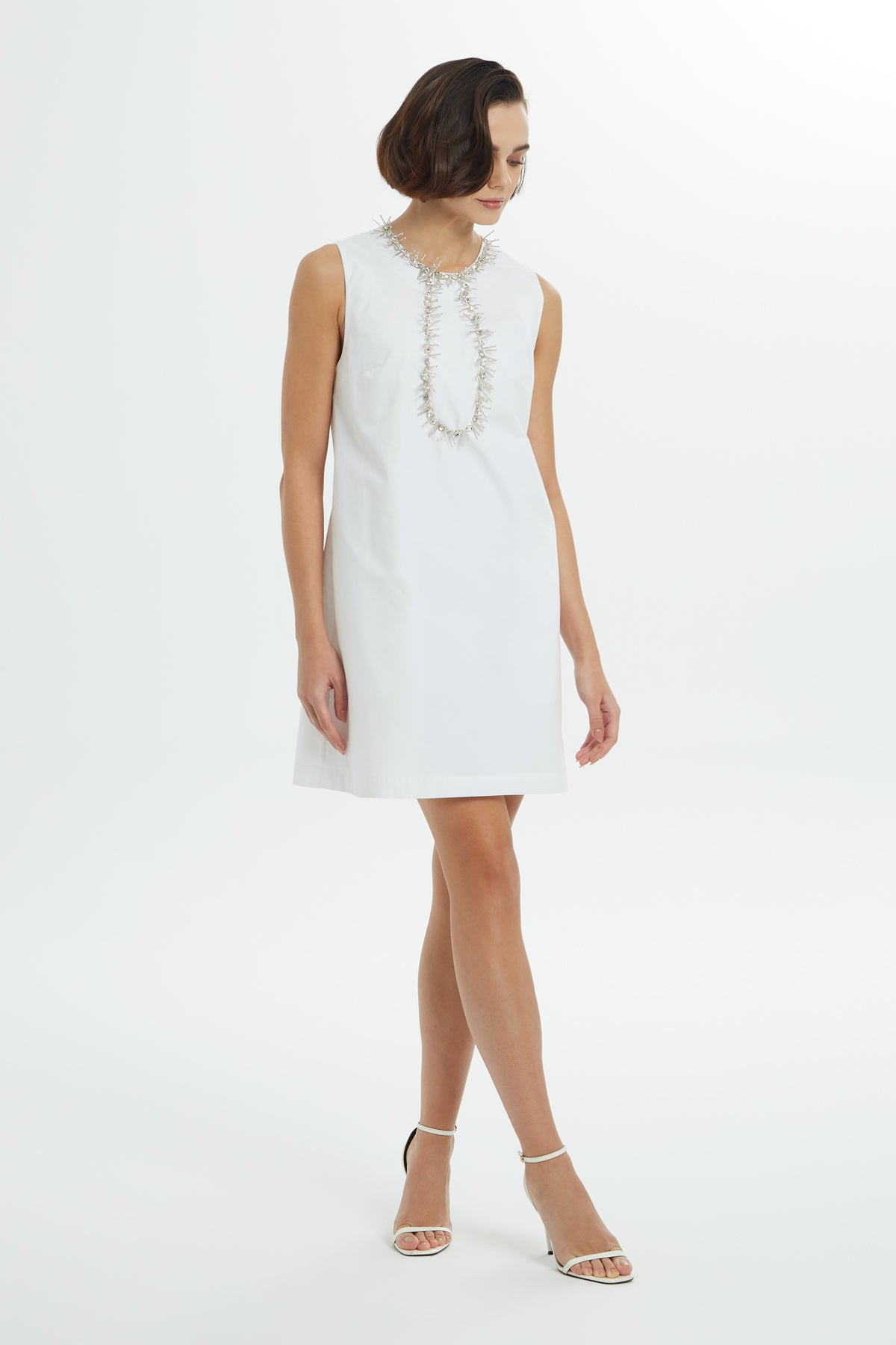 Ve Boncuk İşlemeli Kısa Elbise