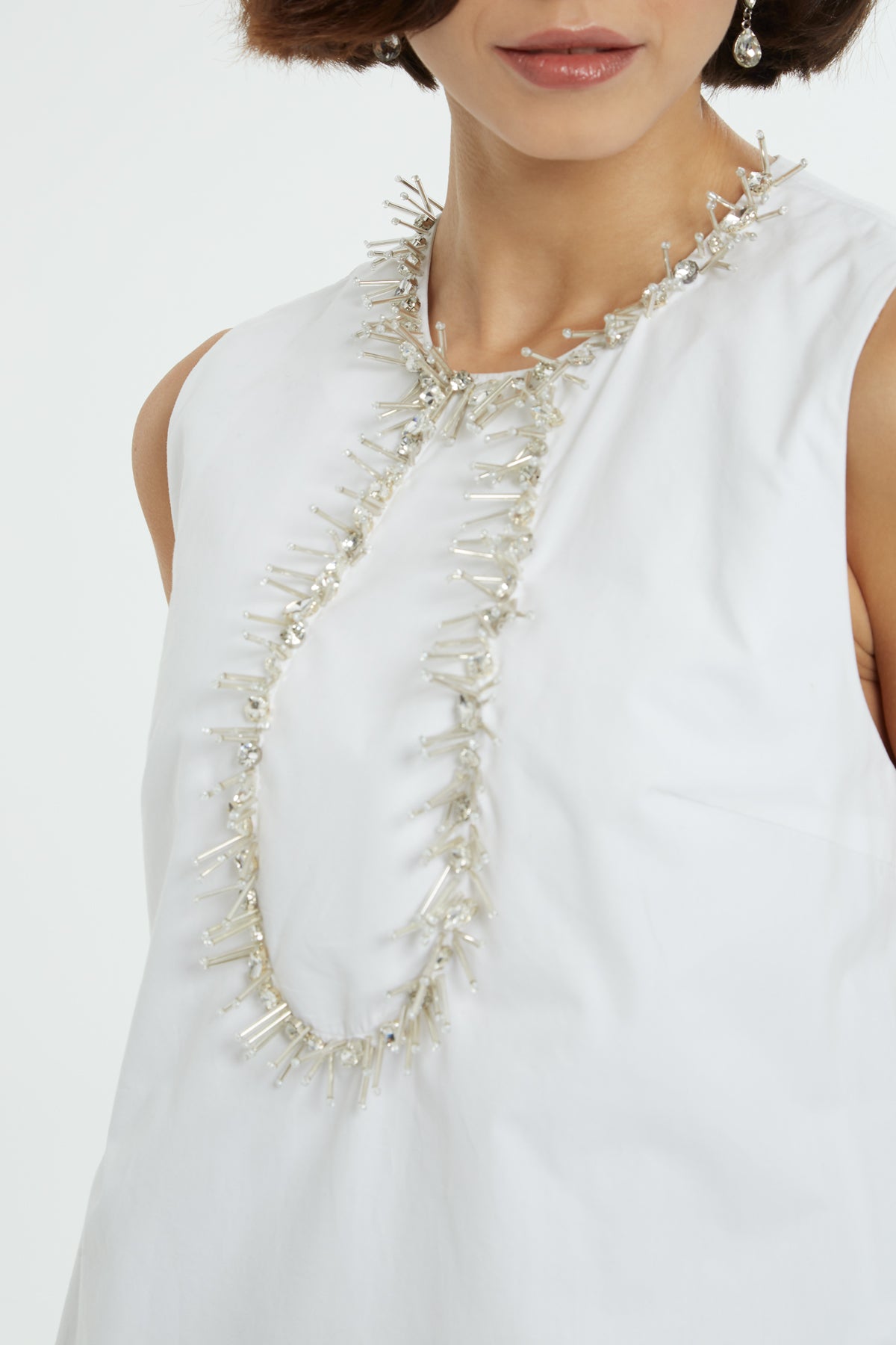 Ve Boncuk İşlemeli Kısa Elbise