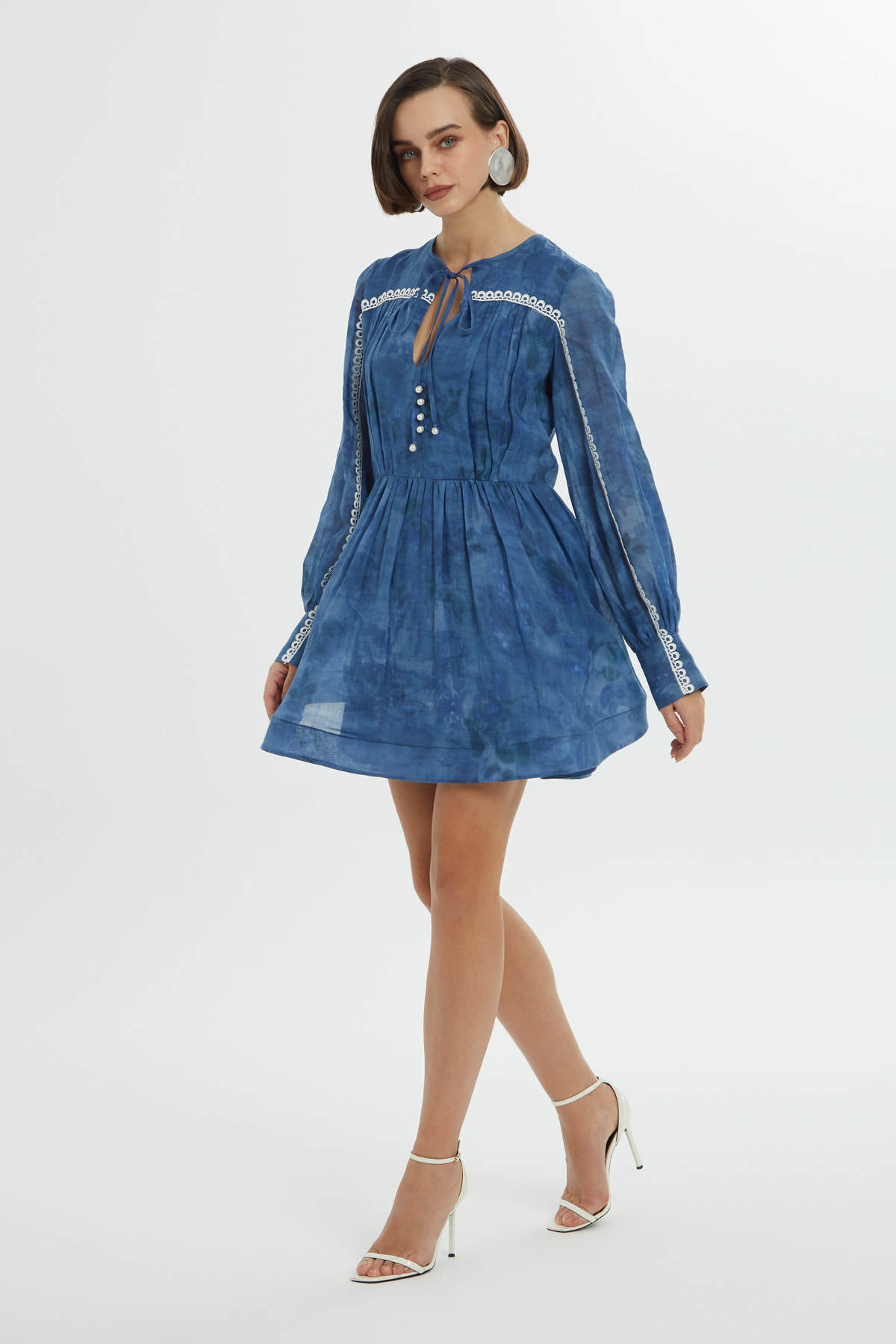 Dantel Aksesuarlı Kısa Elbise