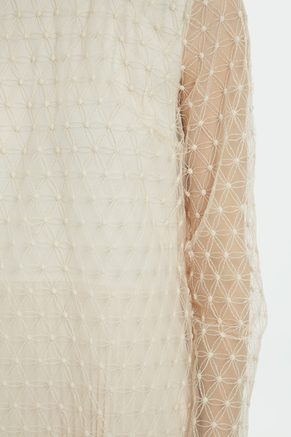 Kolu Tül Detaylı Pliseli Midi Elbise