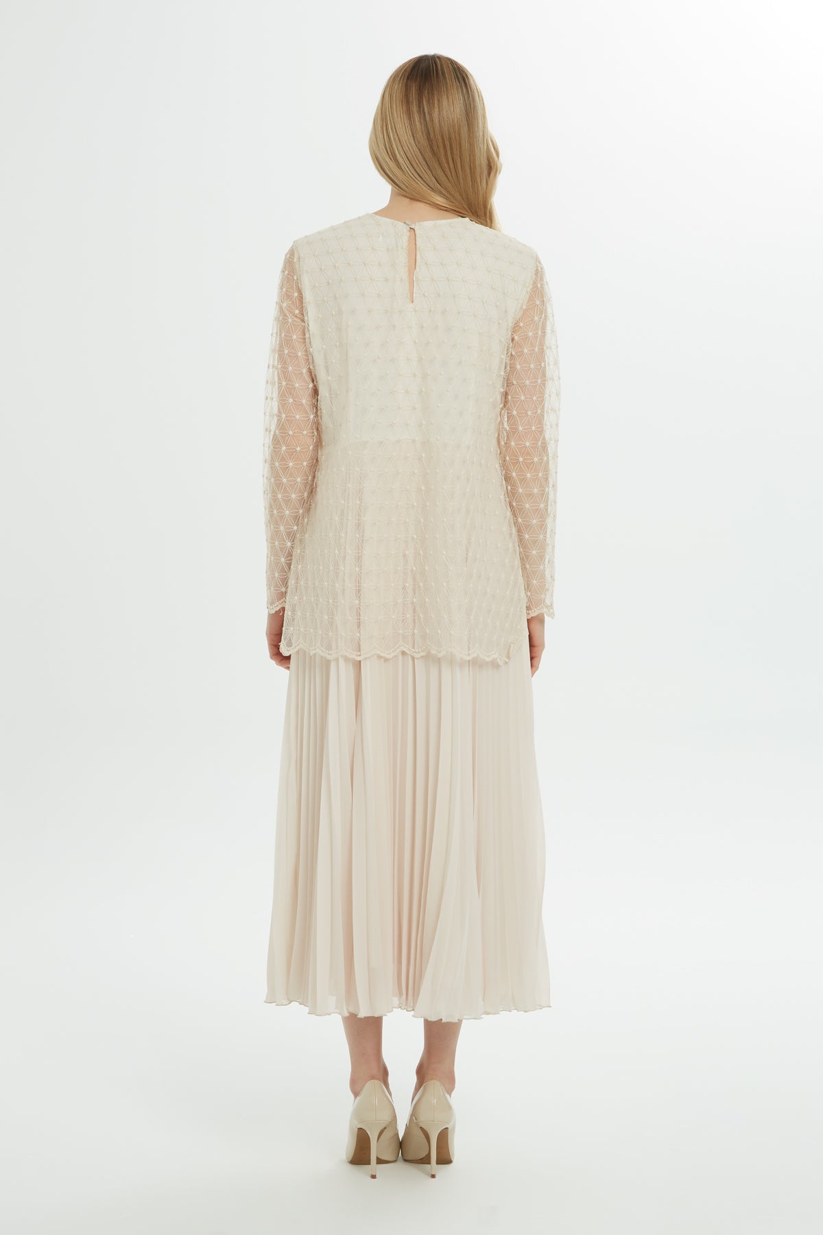 Kolu Tül Detaylı Pliseli Elbise